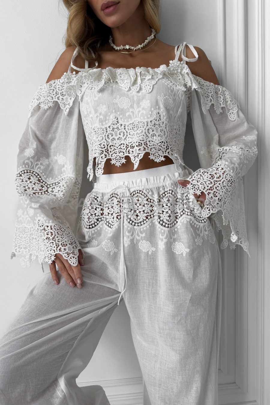 Off-shoulder cambric top with Roman embroidery