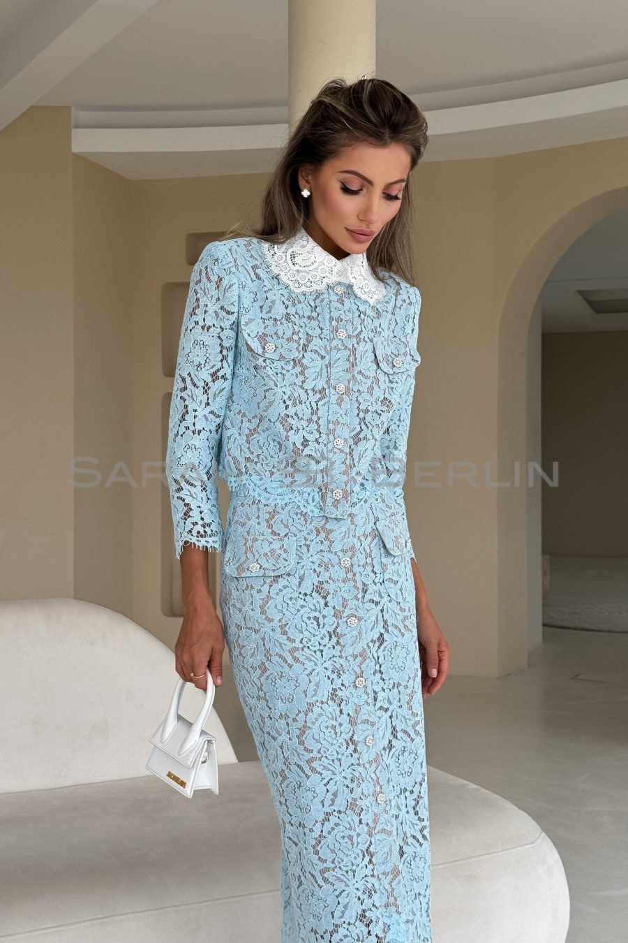 Lace suit with white collar, front closure: top and skirt