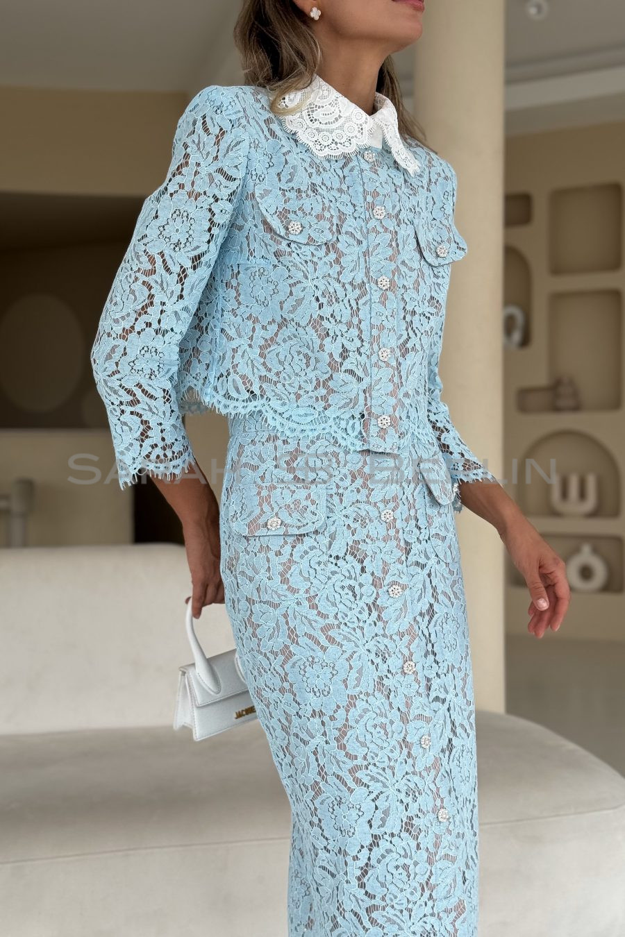 Lace suit with white collar, front closure: top and skirt