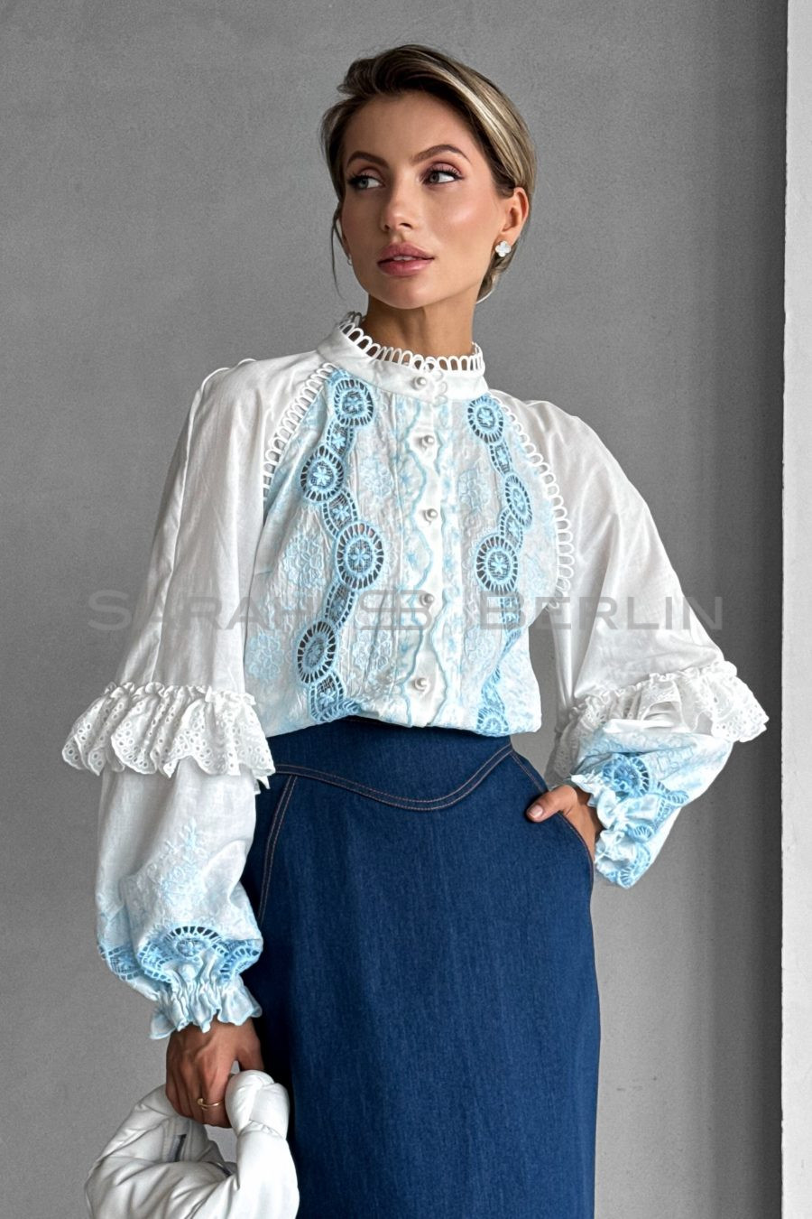 Cotton blouse with raglan sleeves, with embroidery and lace