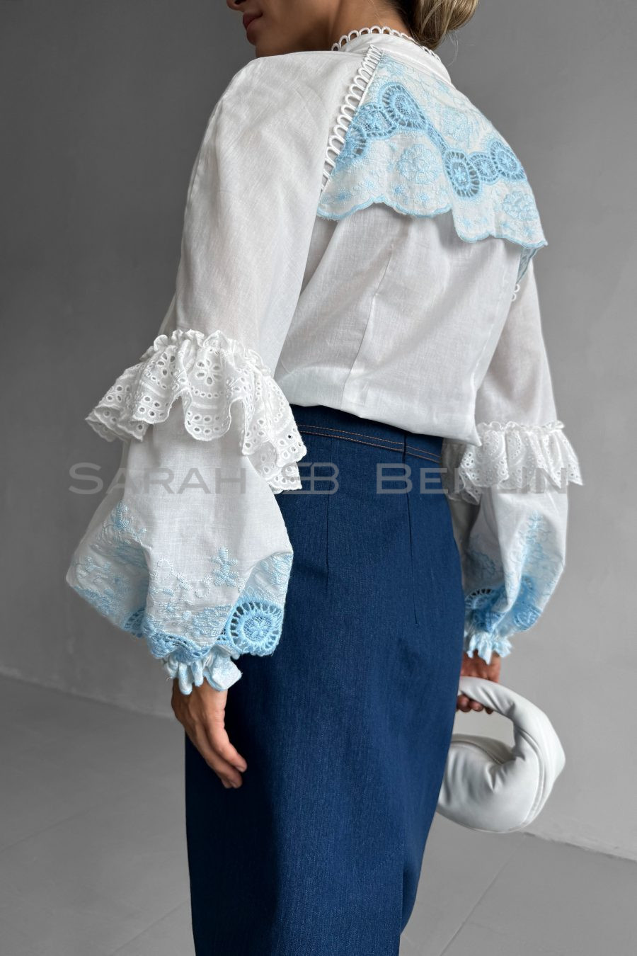 Cotton blouse with raglan sleeves, with embroidery and lace