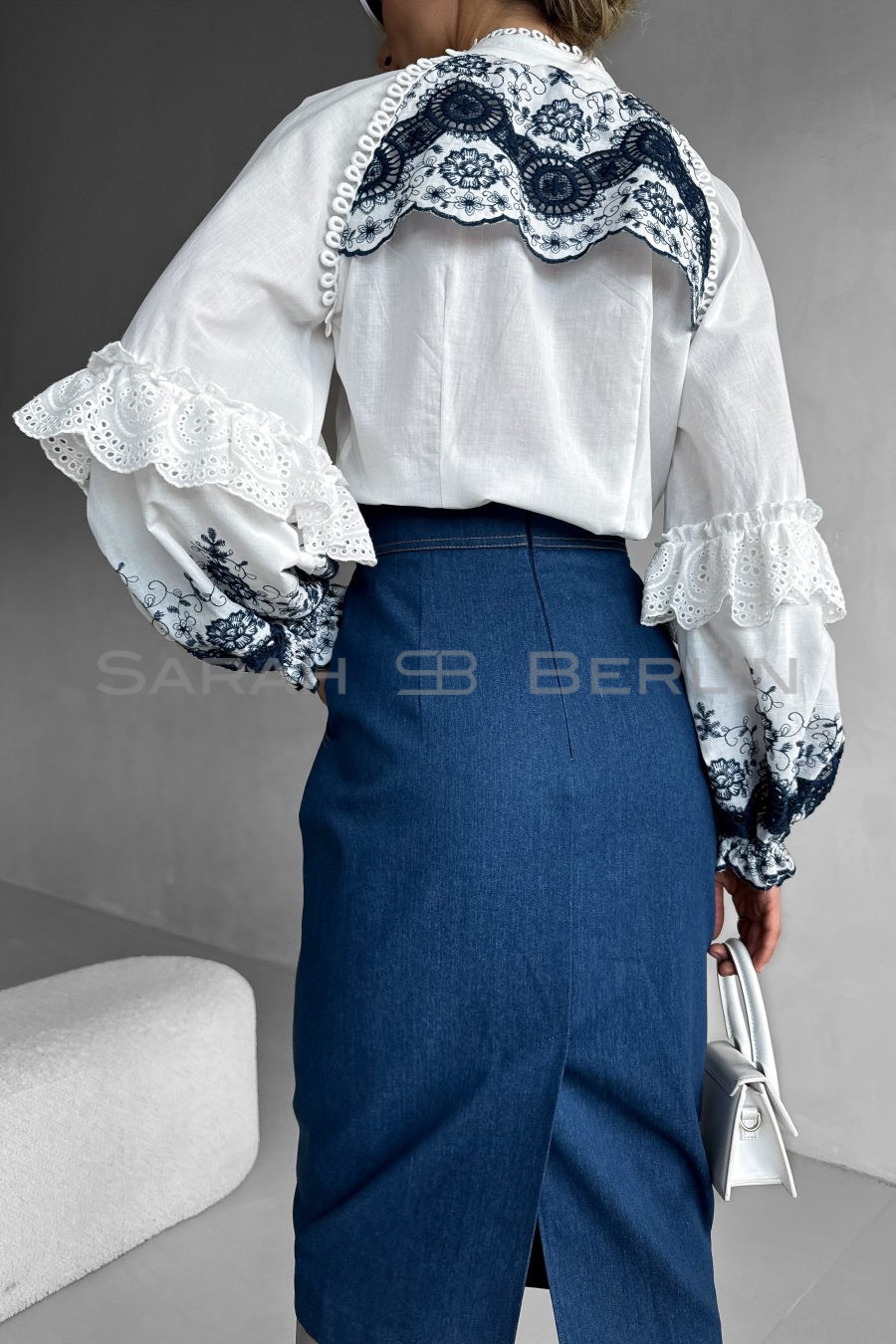 Cotton blouse with raglan sleeves, with embroidery and lace