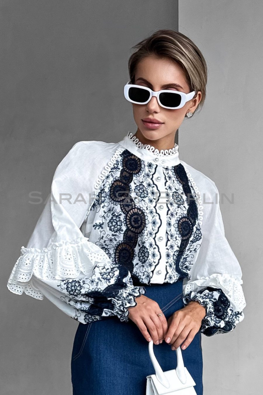 Cotton blouse with raglan sleeves, with embroidery and lace