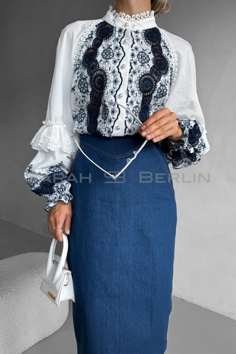 Denim pencil skirt with figured belt