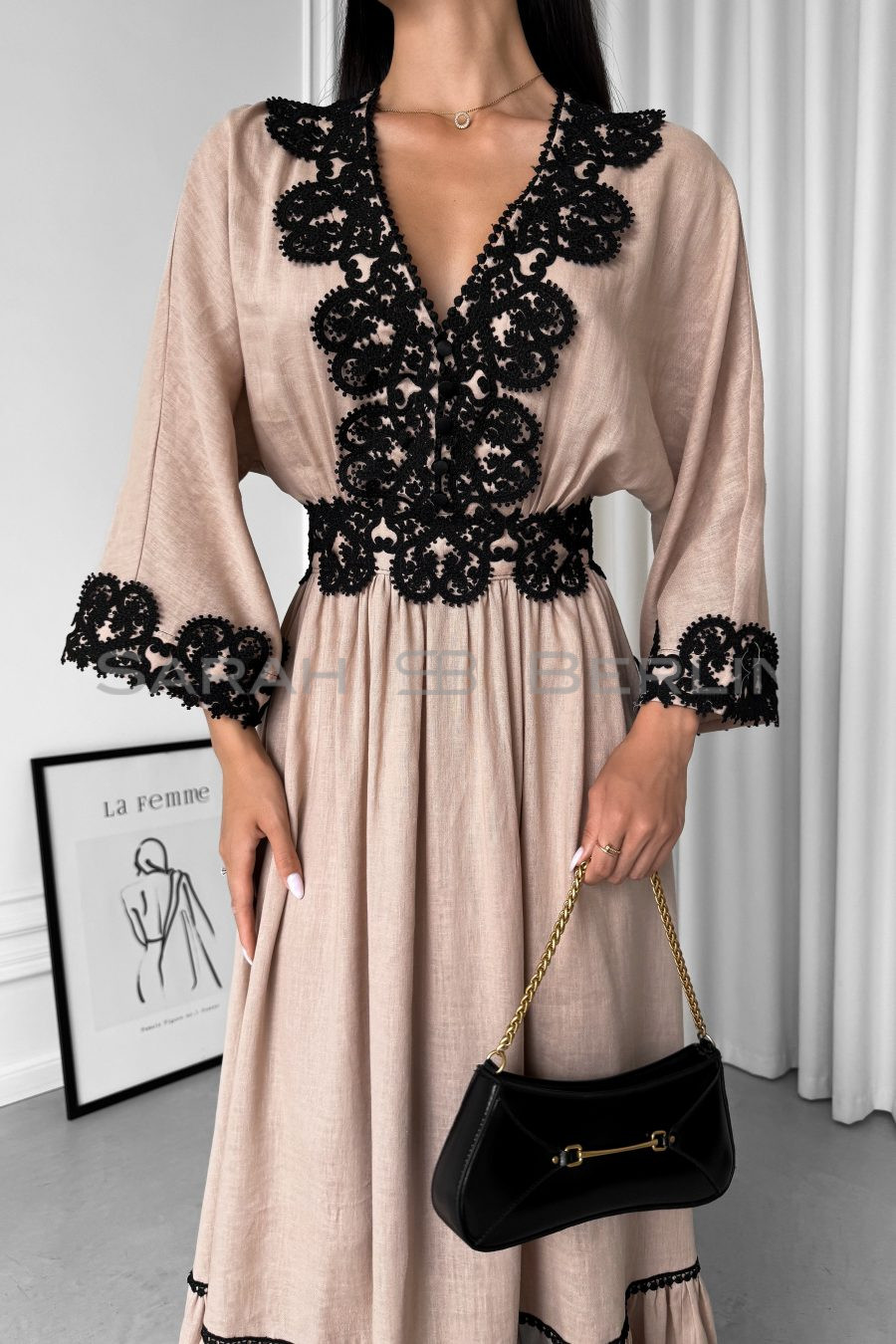 Linen fitted dress with one-piece sleeves, with lace