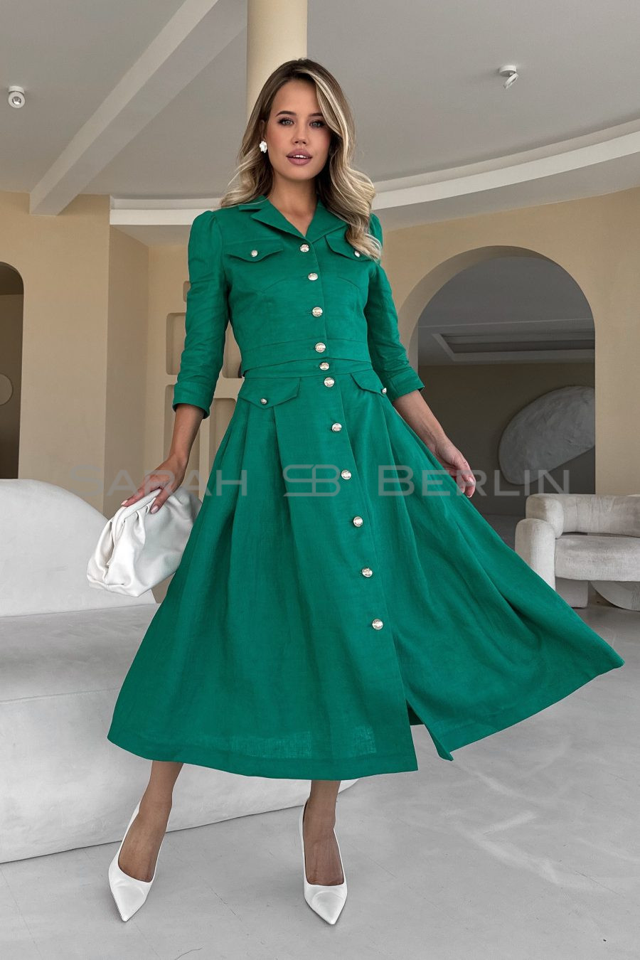 Linen two-piece suit with front closure: top with pockets and pleated skirt