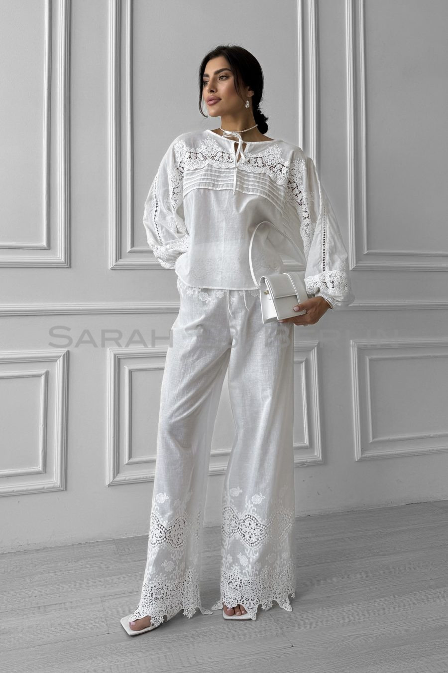 Cotton blouse with full sleeves, with embroidery