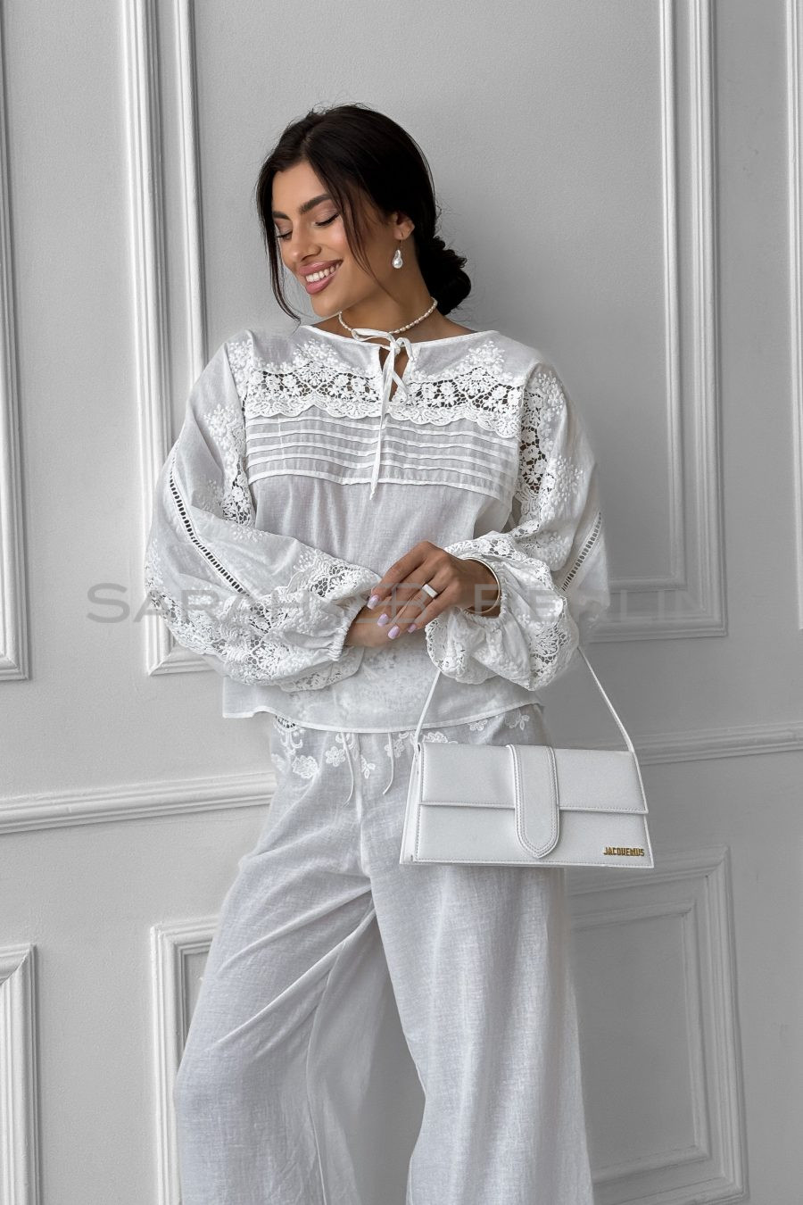 Cotton blouse with full sleeves, with embroidery