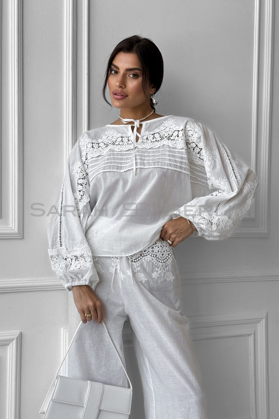 Cotton blouse with full sleeves, with embroidery