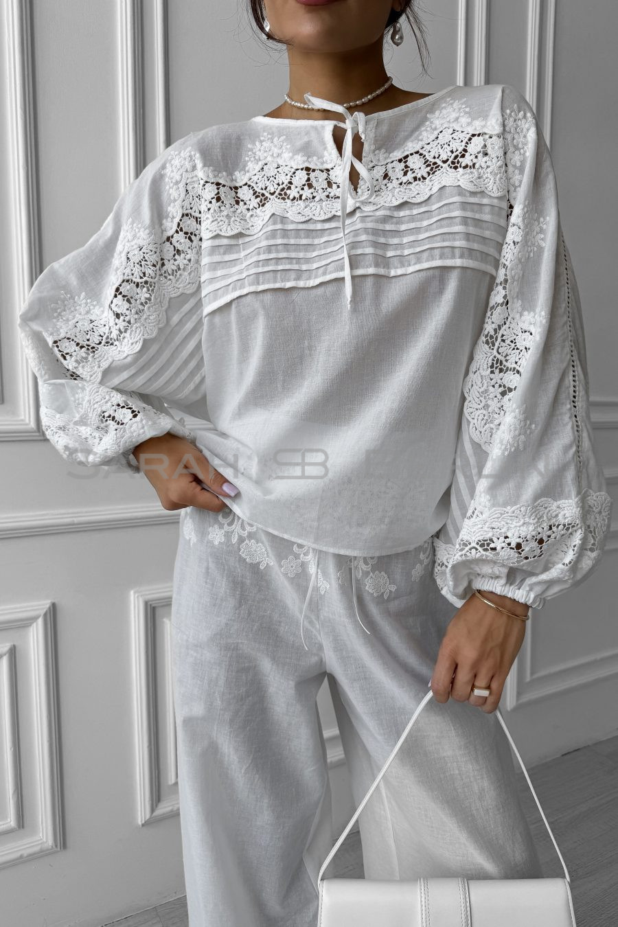 Cotton blouse with full sleeves, with embroidery