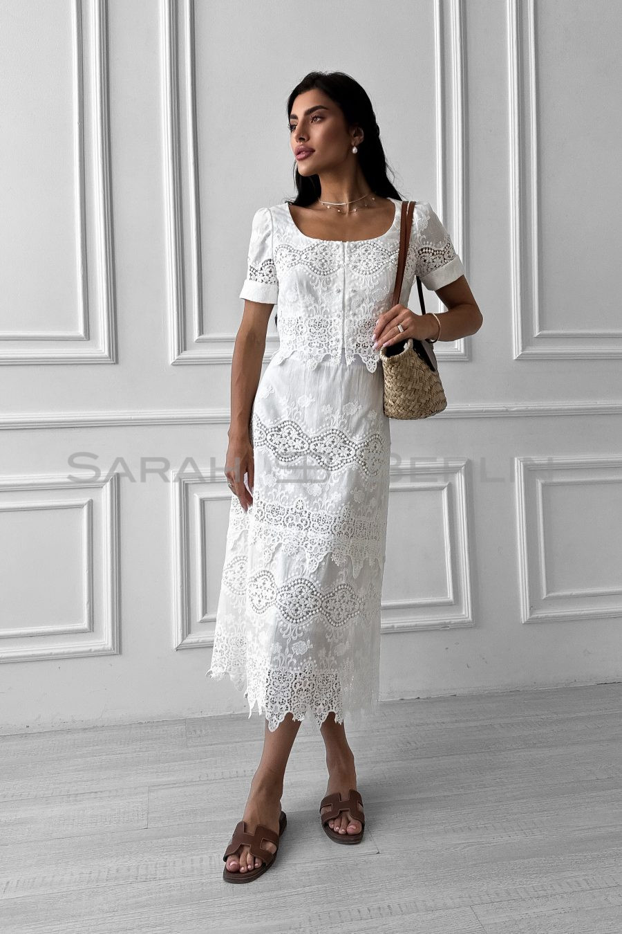 A-line skirt made of cambric with Roman embroidery, with elastic waistband