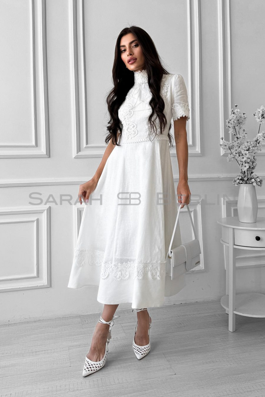 Linen dress with a flared skirt, with lace and lacing