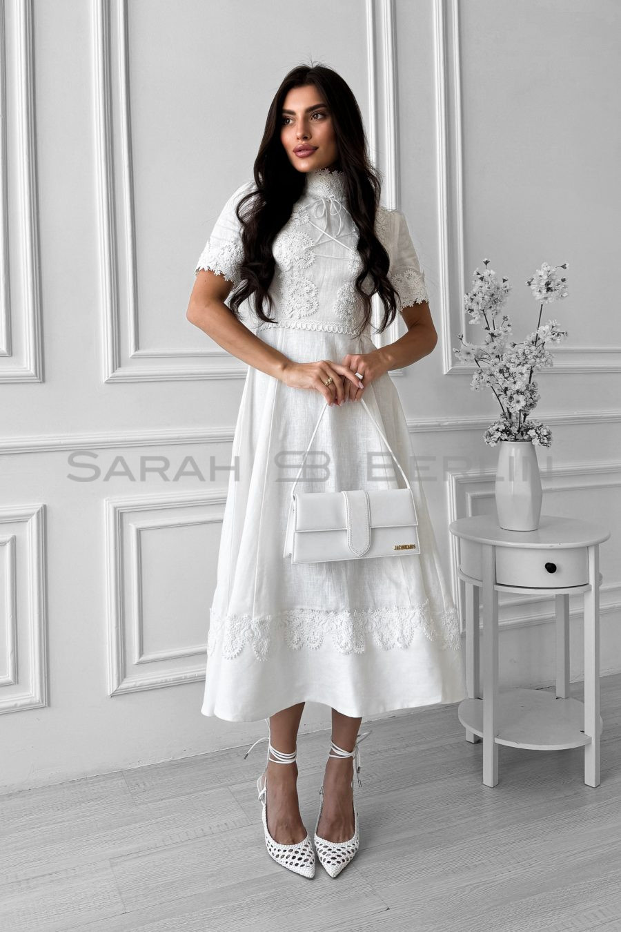 Linen dress with a flared skirt, with lace and lacing