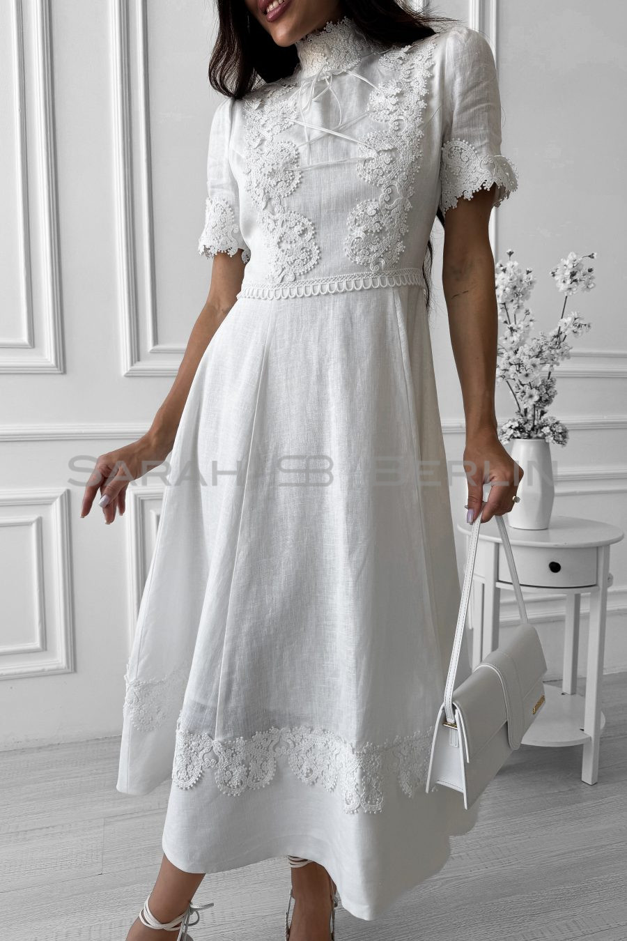 Linen dress with a flared skirt, with lace and lacing