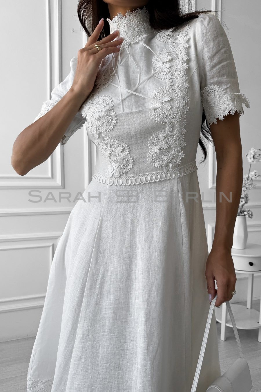 Linen dress with a flared skirt, with lace and lacing