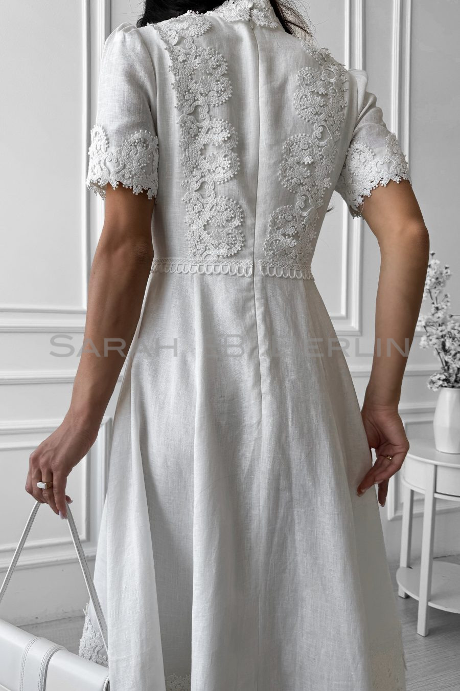 Linen dress with a flared skirt, with lace and lacing