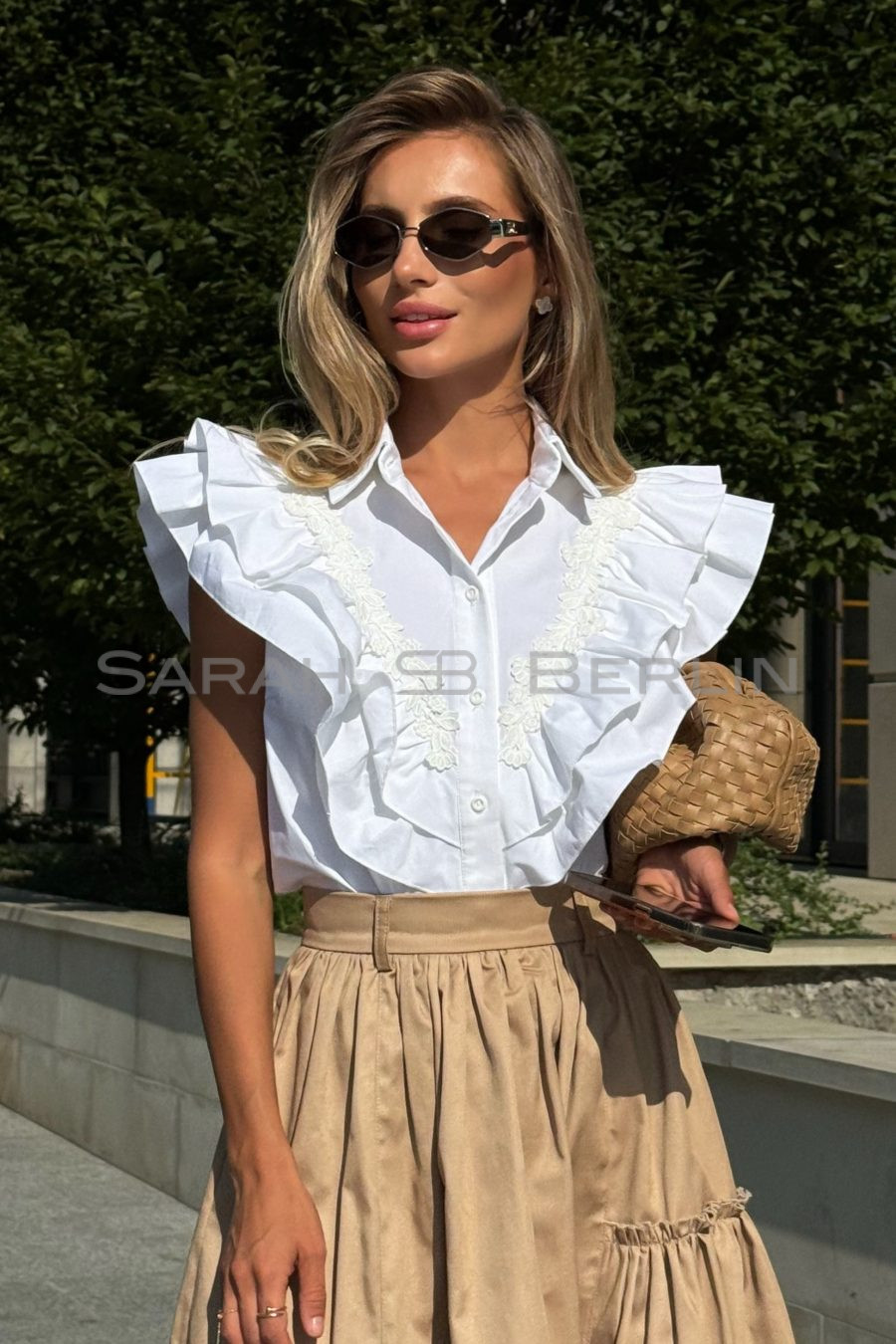 Sleeveless cotton blouse with wings and lace