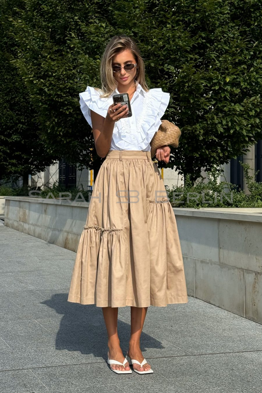 Sleeveless cotton blouse with wings and lace