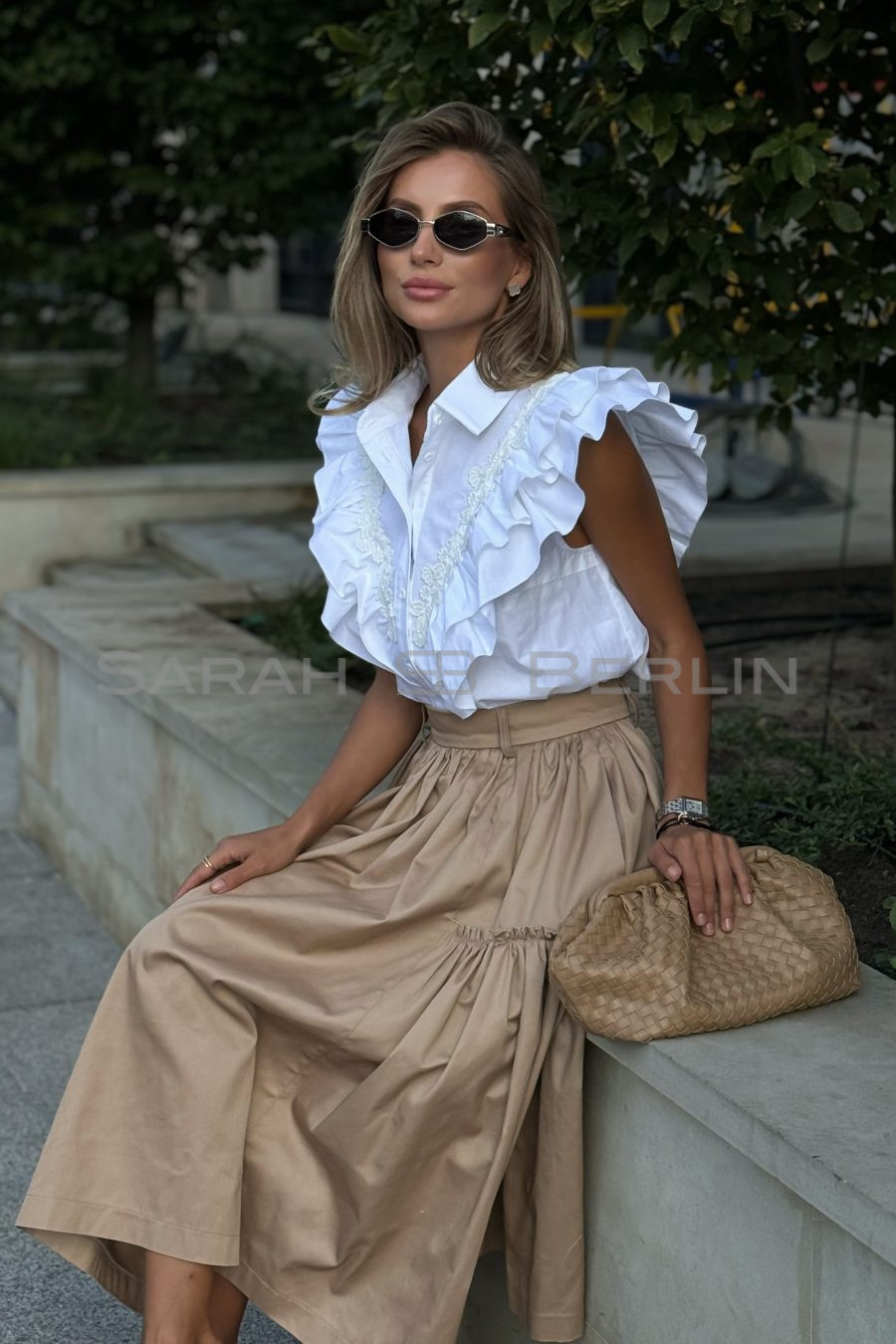 Sleeveless cotton blouse with wings and lace