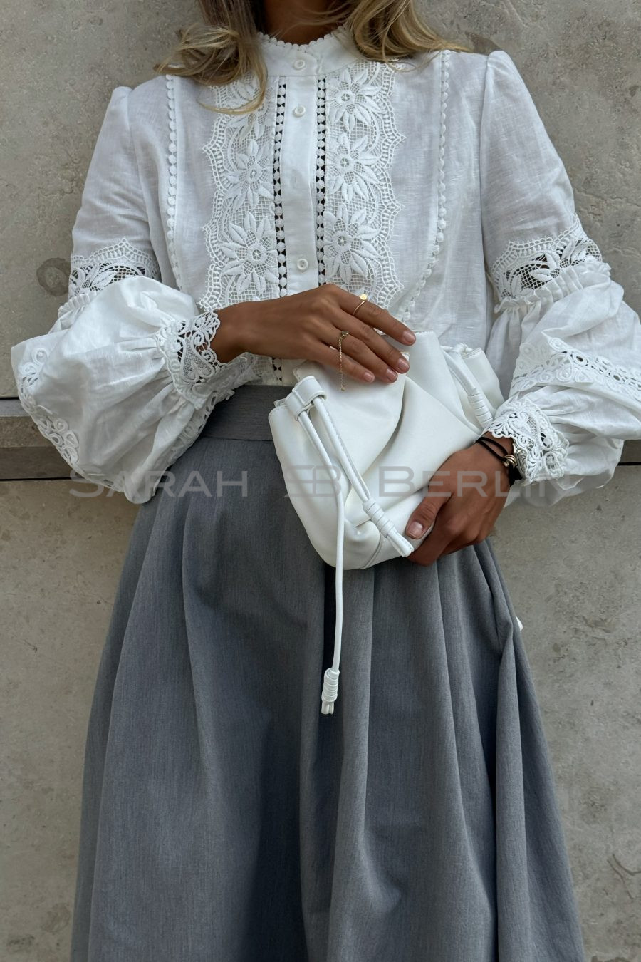 Cotton blouse with puff sleeves and Gerbera lace