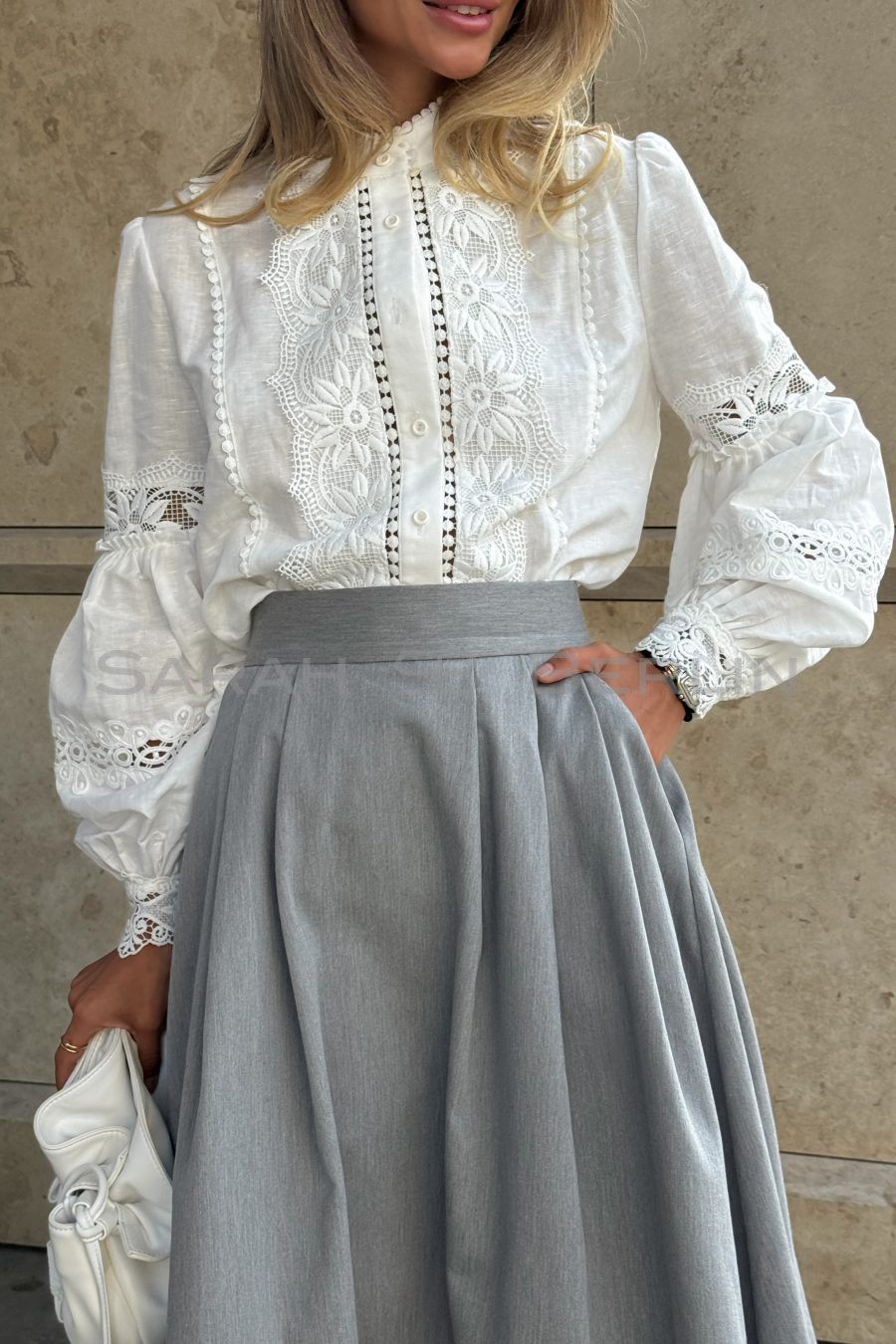 Cotton blouse with puff sleeves and Gerbera lace