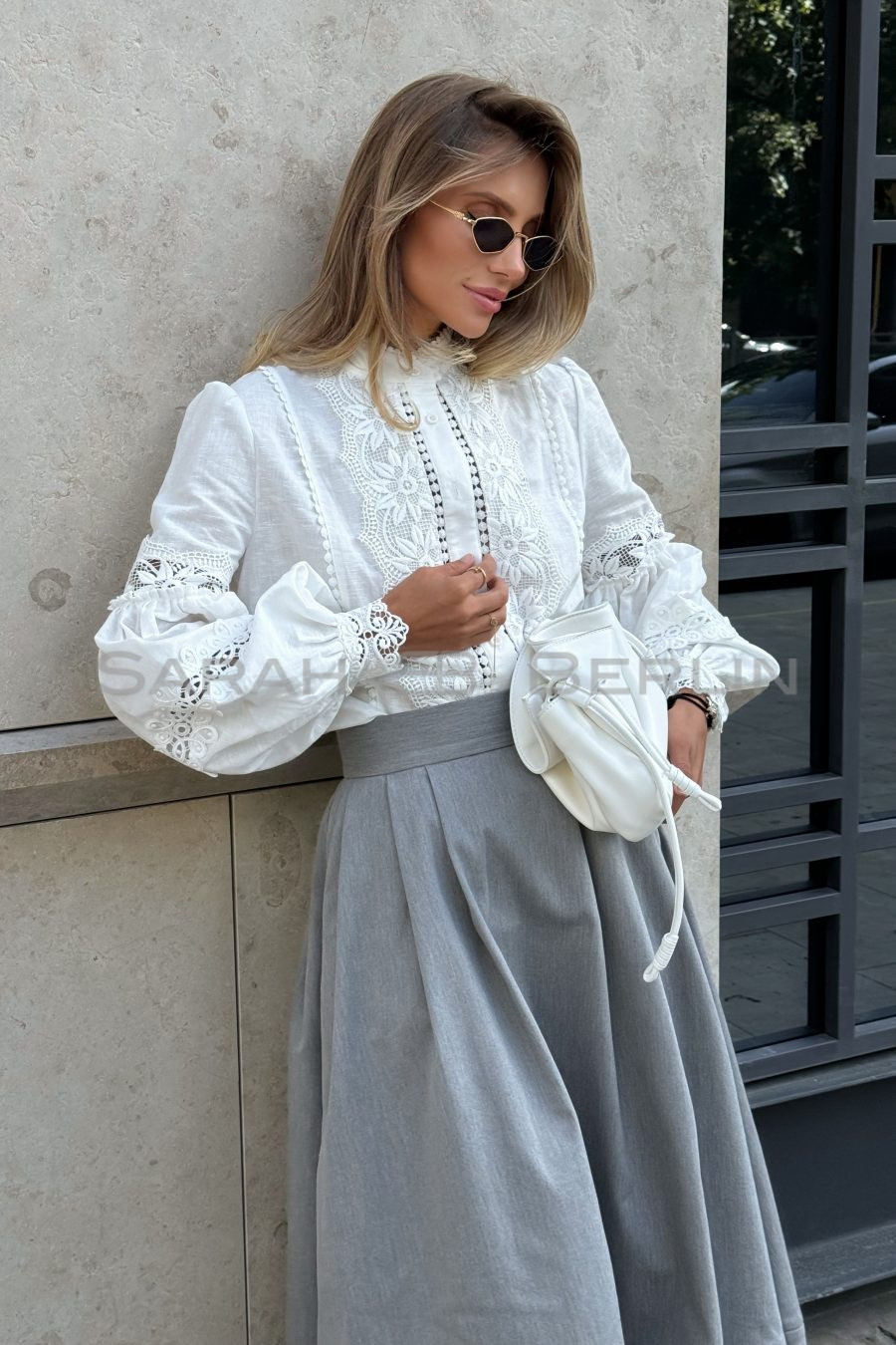 Cotton blouse with puff sleeves and Gerbera lace