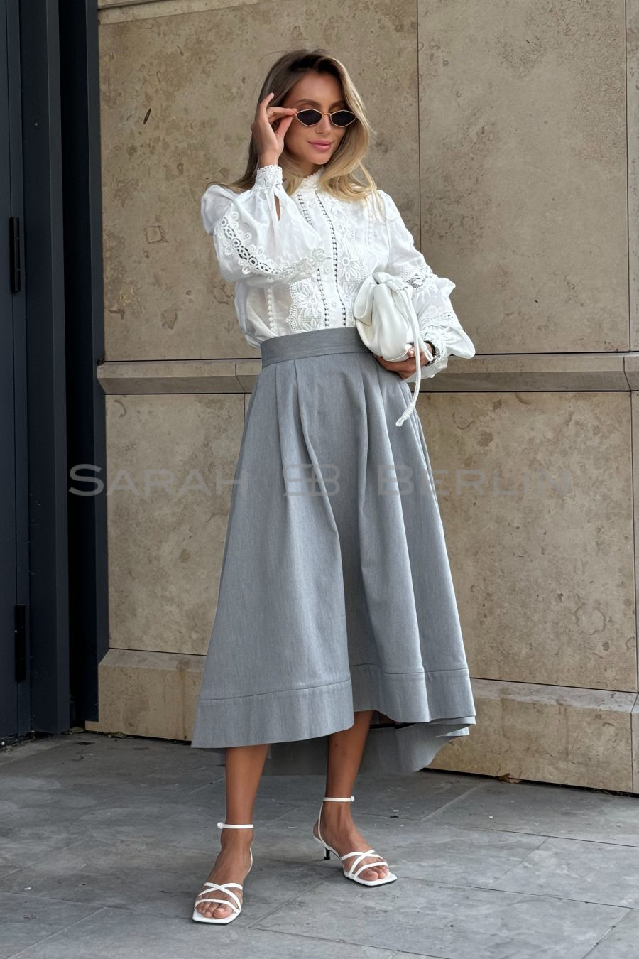 Cotton blouse with puff sleeves and Gerbera lace