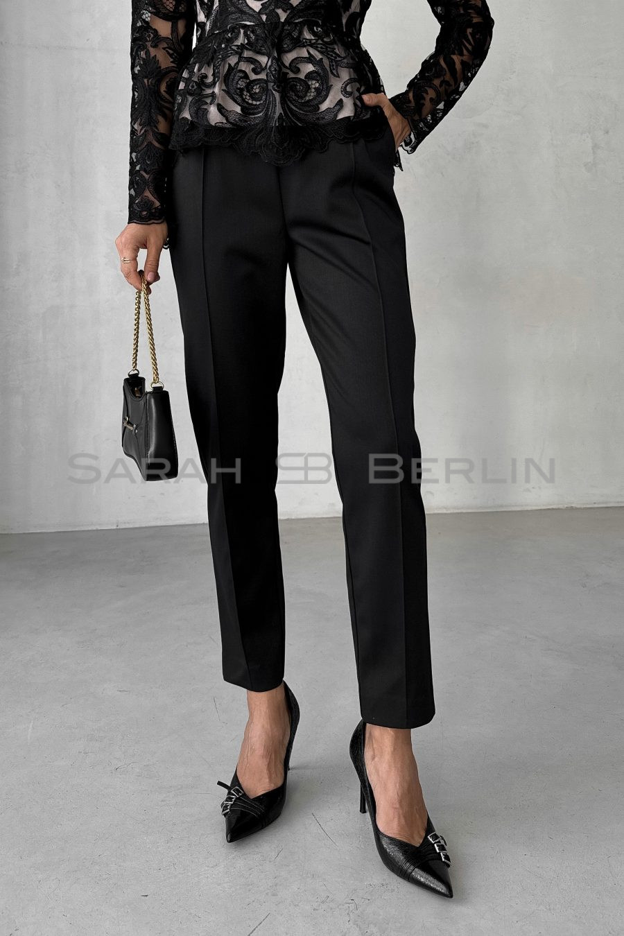 High-waisted, tapered trousers with pockets.