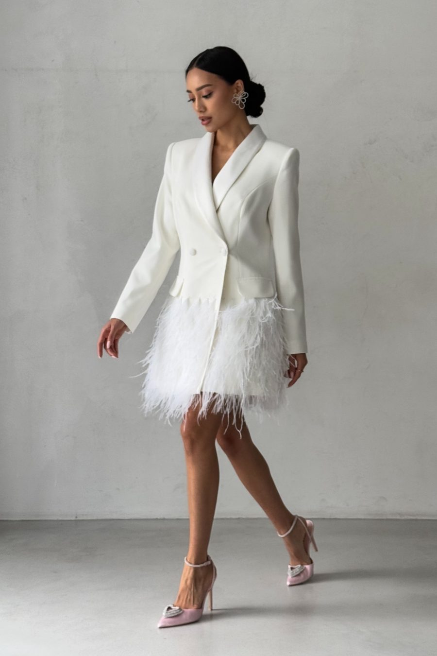 Short jacket dress with feathers, with flaps