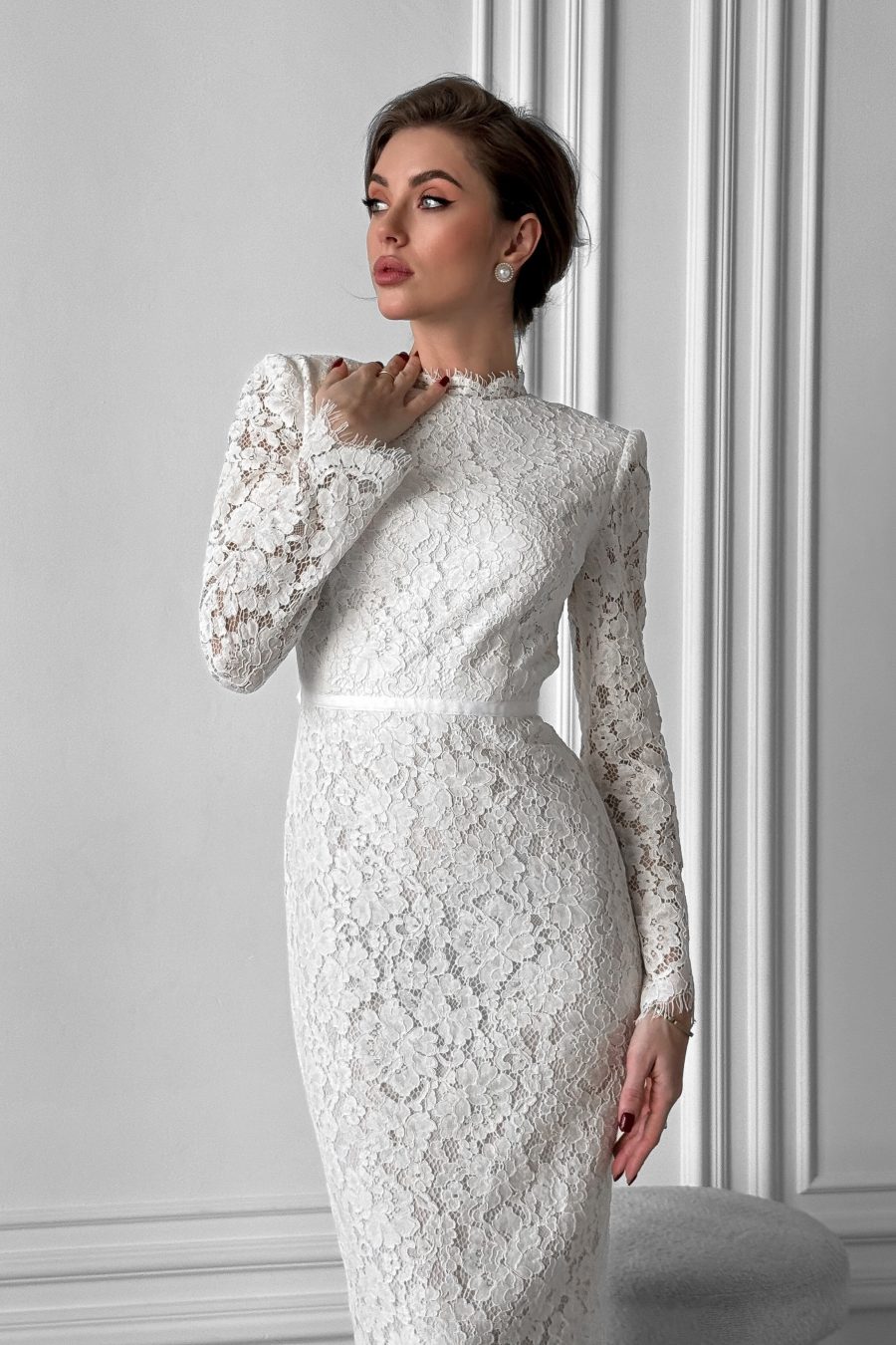 Lace, silhouette midi dress, with an open back, with a removable bow