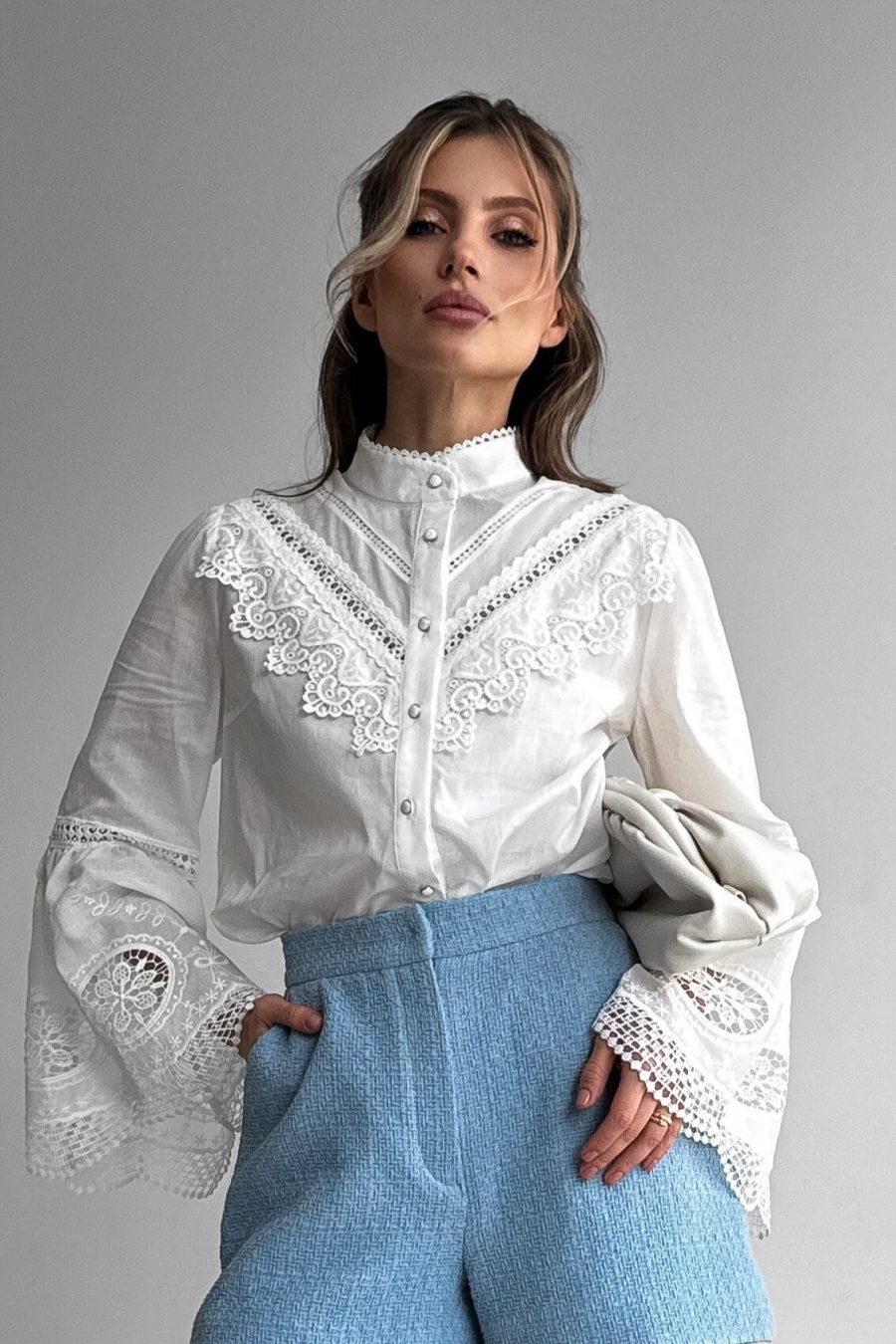 Cotton blouse with embroidery and lace