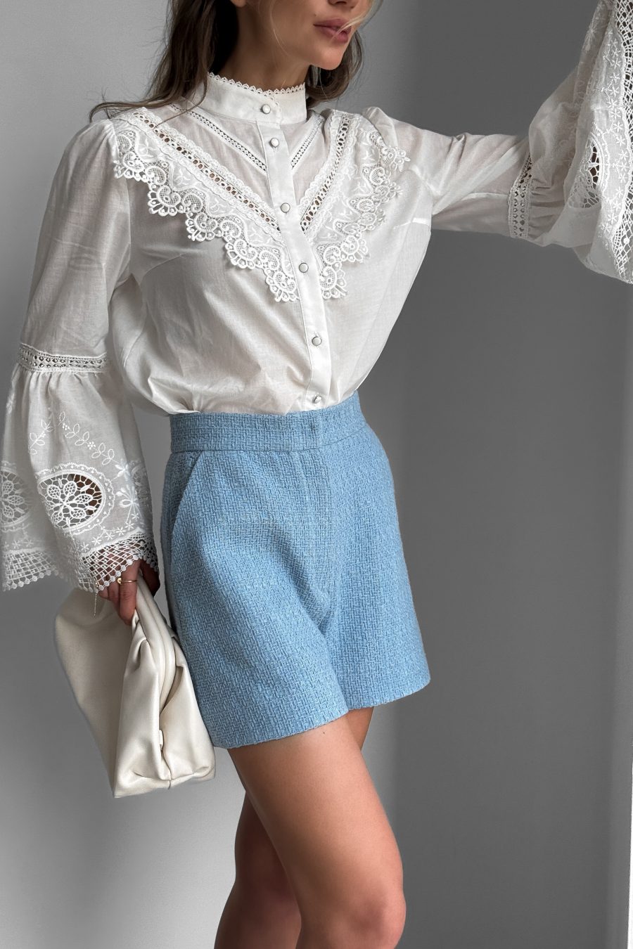 Cotton blouse with embroidery and lace