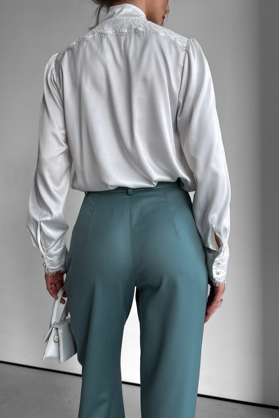 Tapered classic trousers with arrows, made from Italian suiting fabric