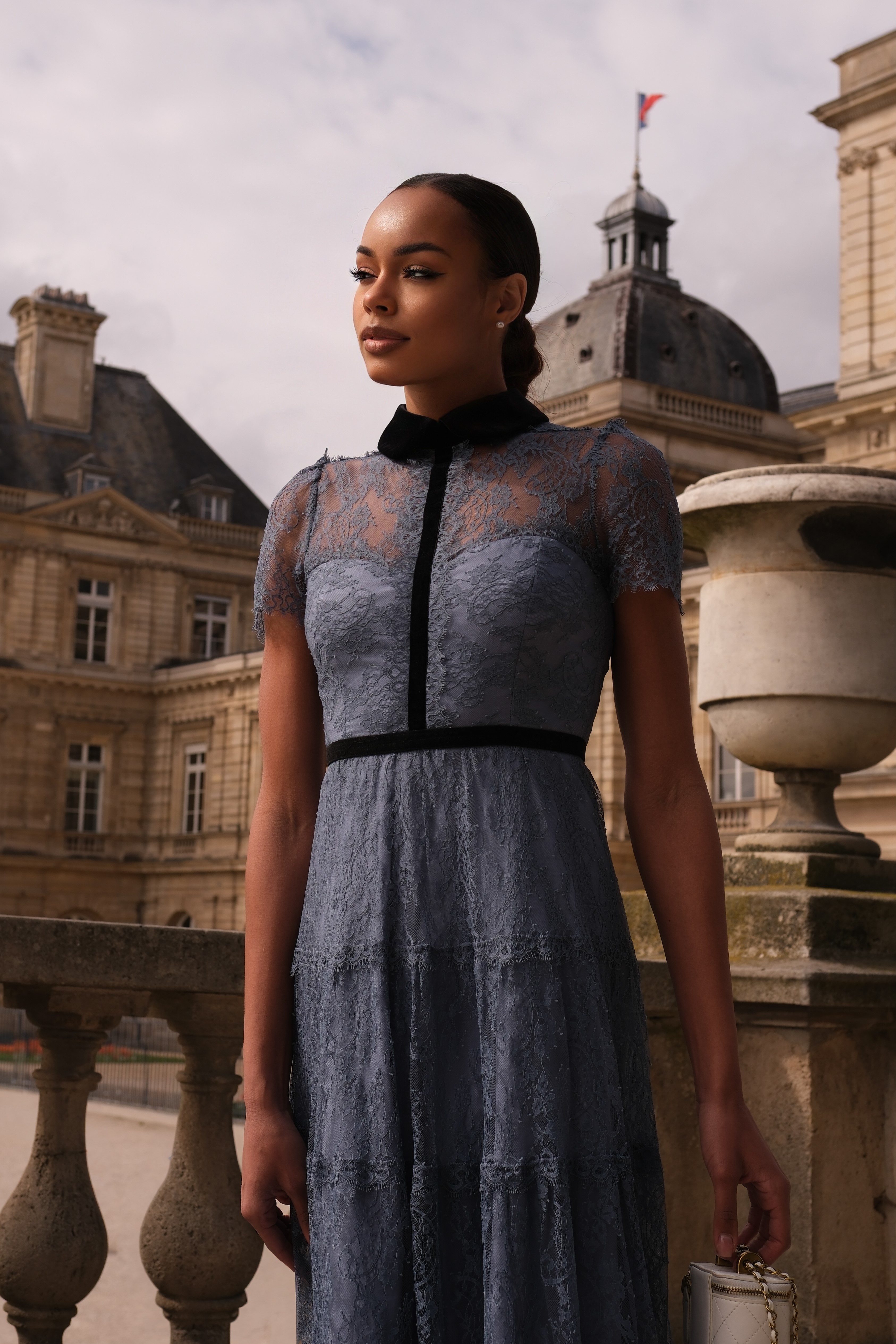 IMG_1040-2 Кружевное платье шантильи миди с бархатным воротником и поясом