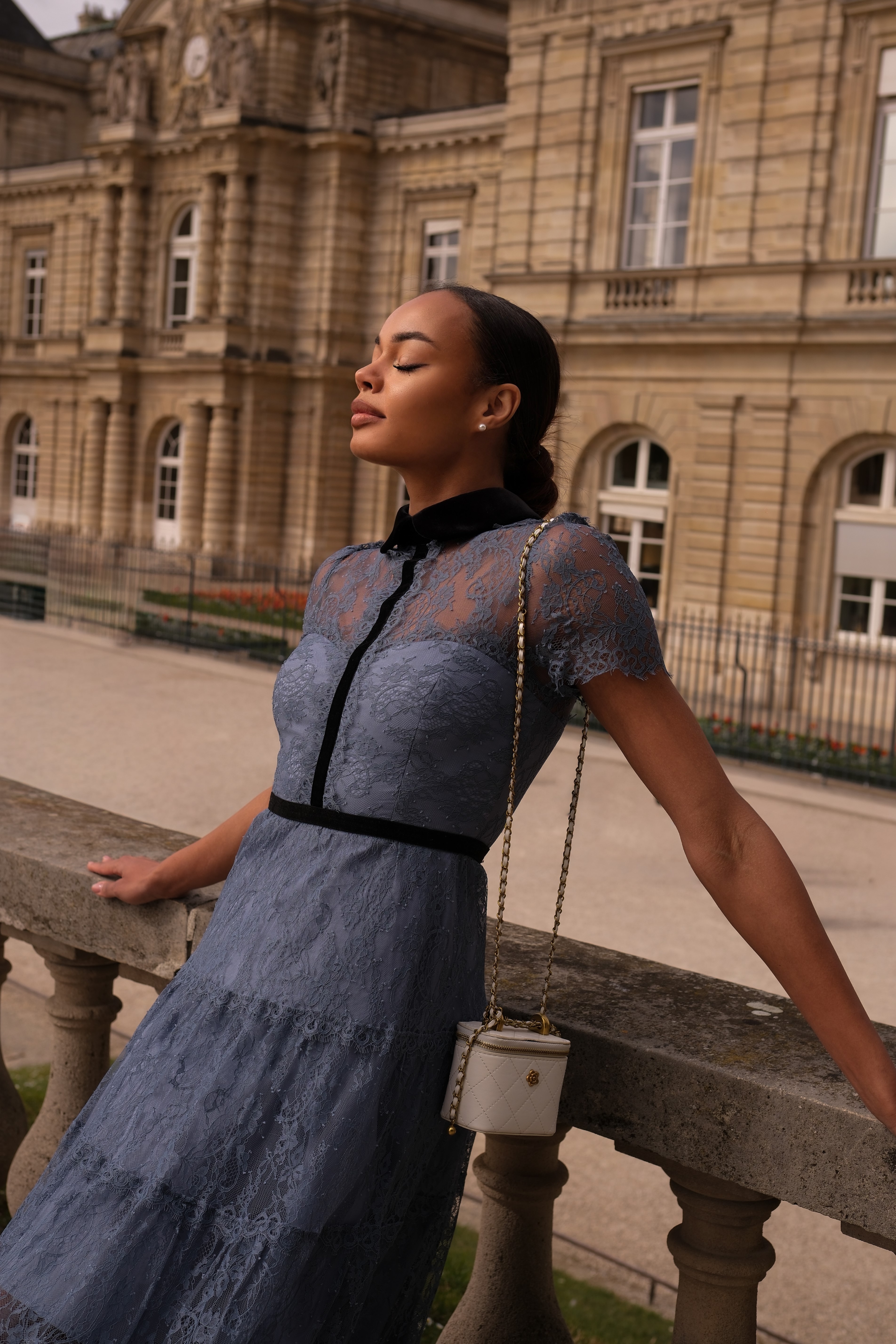 IMG_1081-2 Кружевное платье шантильи миди с бархатным воротником и поясом