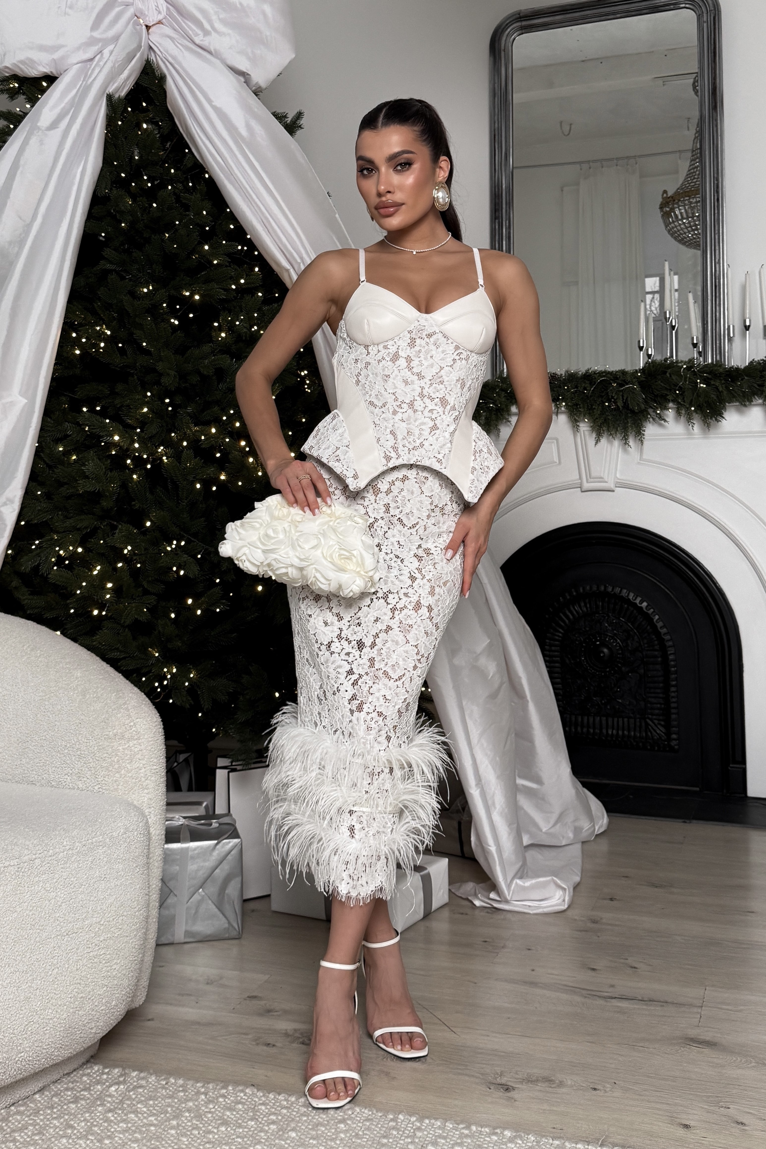 IMG_1572-2 Кружевная юбка карандаш миди с перьями, с бежевой подкладкой в комплекте