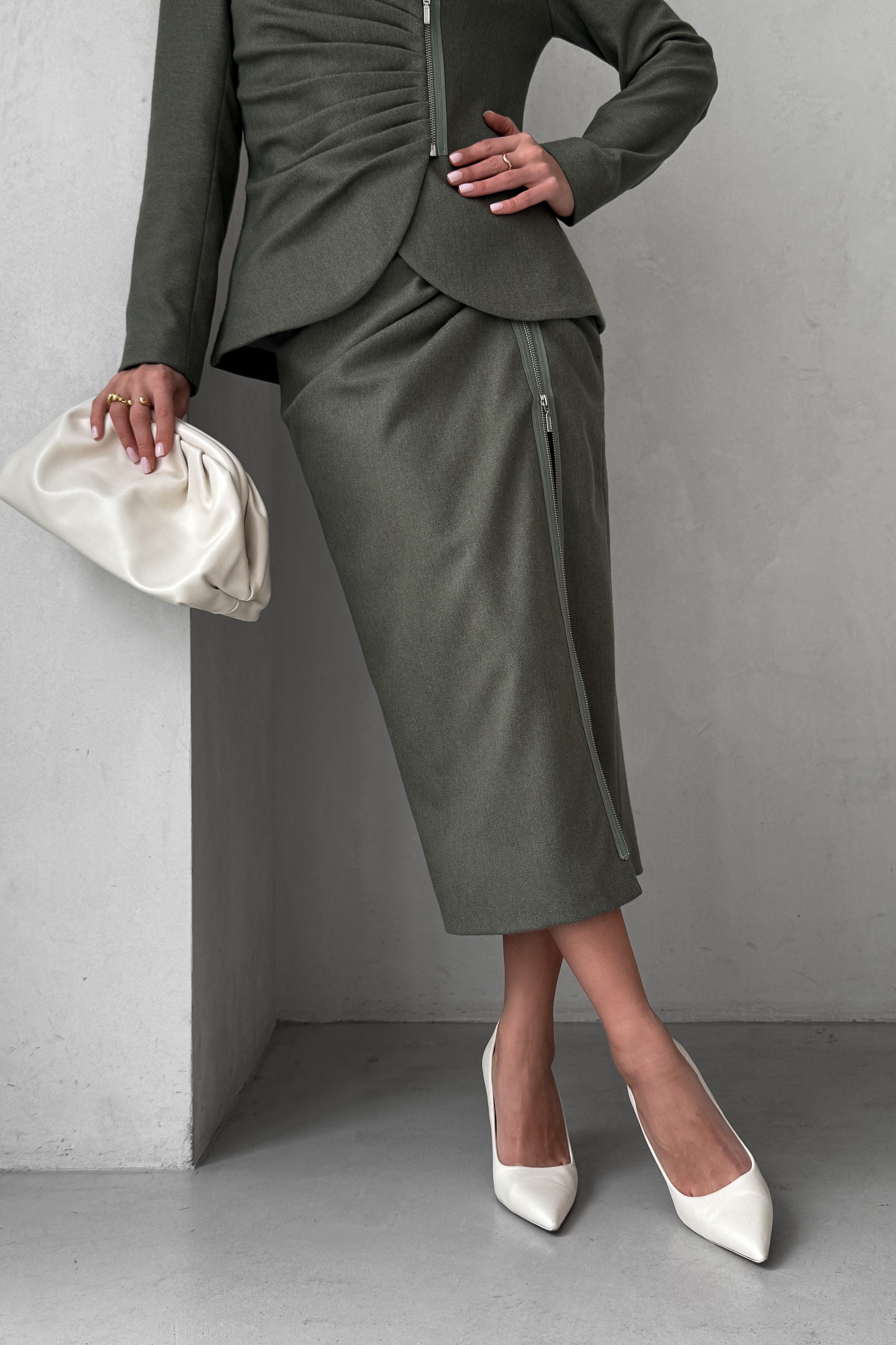 IMG_7726-2 Юбка карандаш миди с драпировкой, с разрезом-молнией на ноге