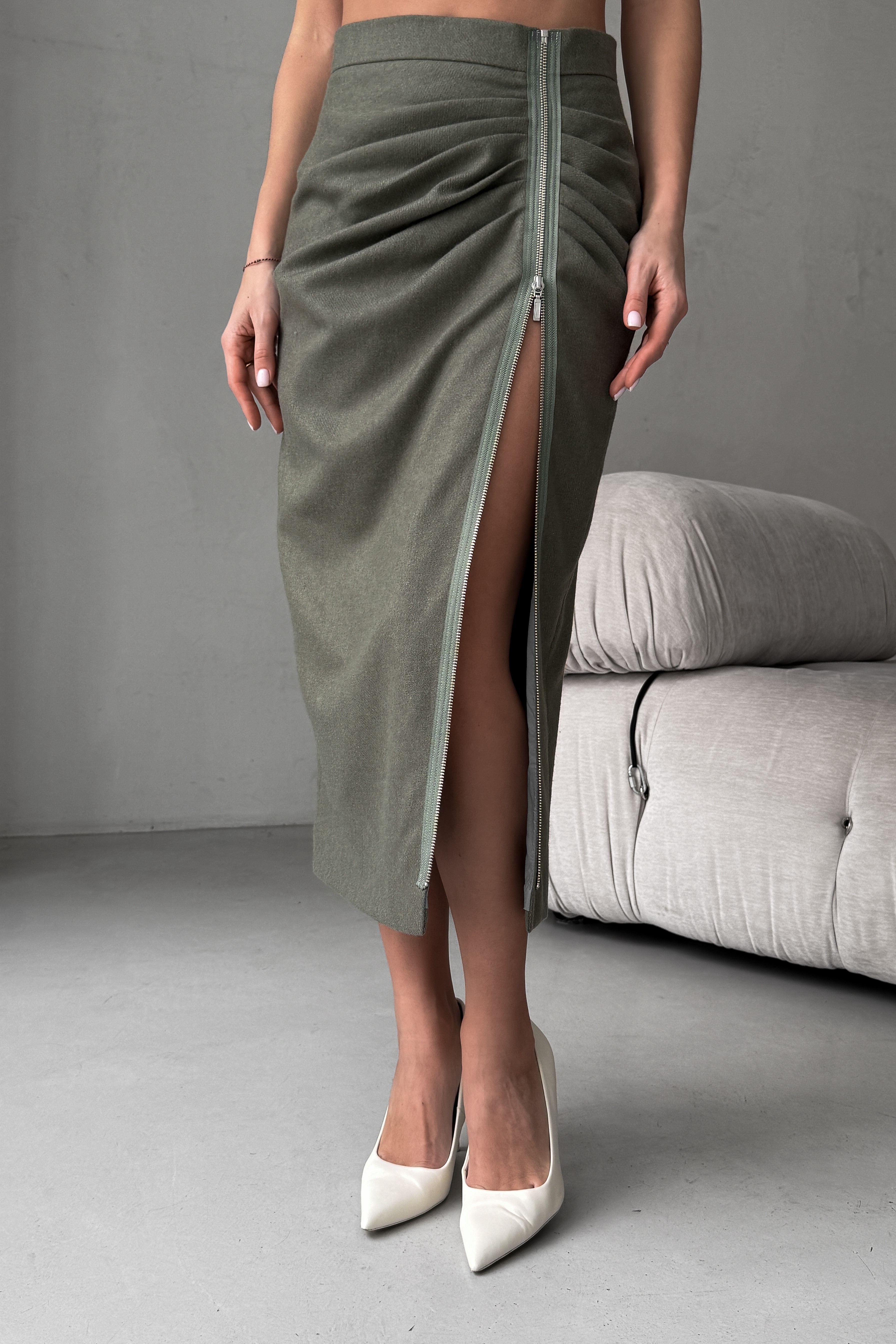 IMG_7812-2 Юбка карандаш миди с драпировкой, с разрезом-молнией на ноге