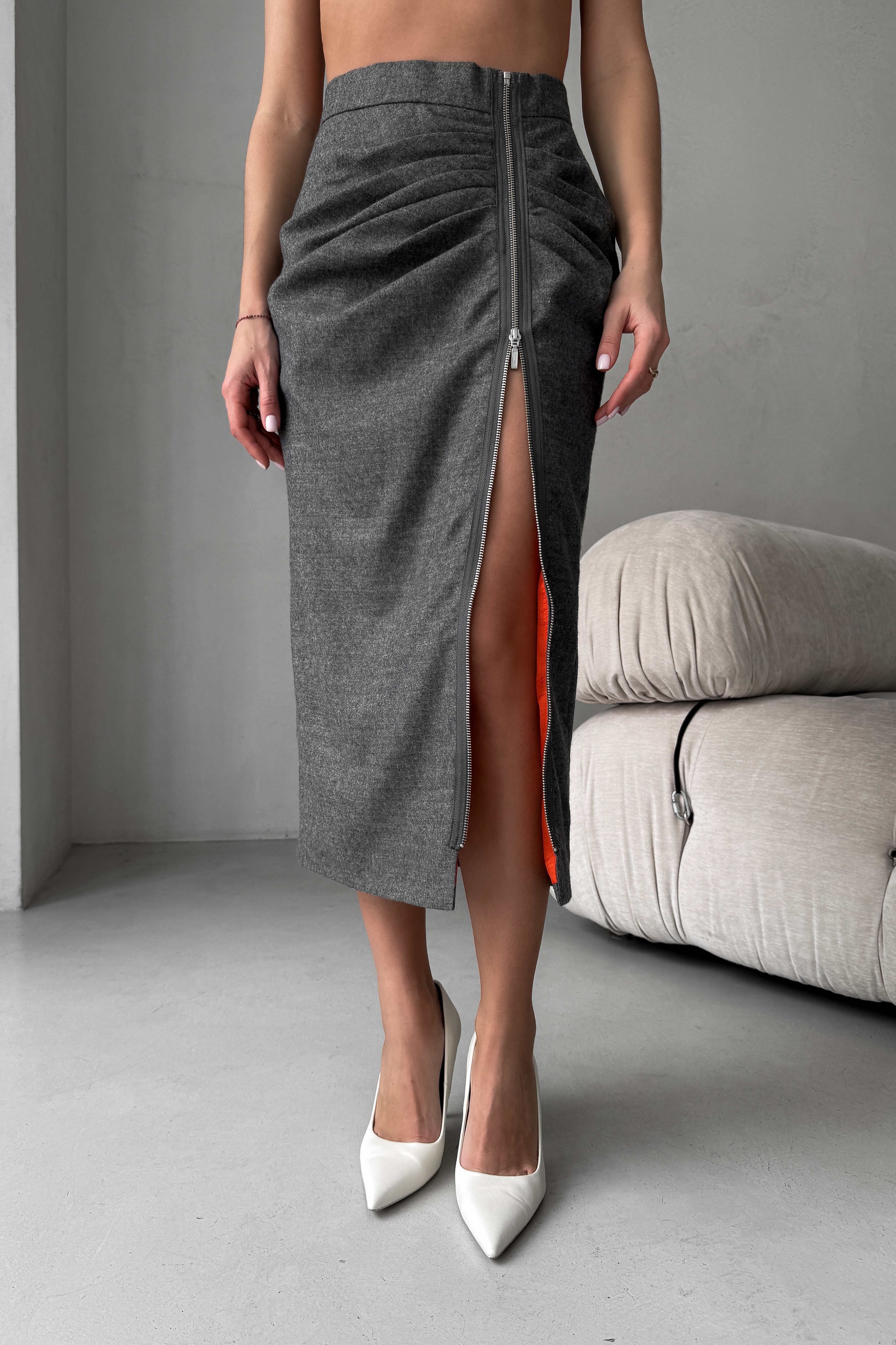IMG_7813-2 Юбка карандаш миди с драпировкой, с разрезом-молнией на ноге
