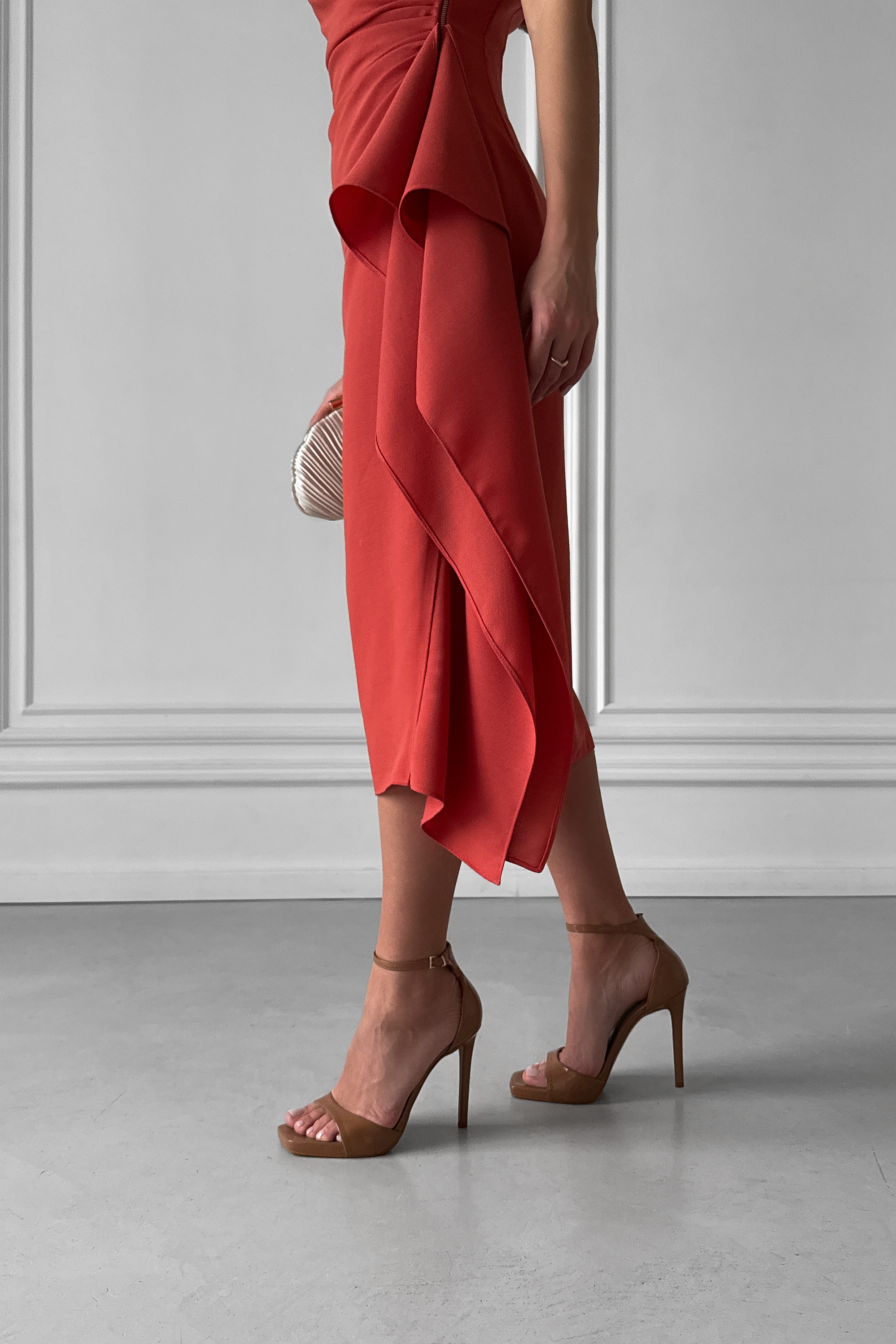 IMG_8033-2 Асимметричное платье миди с драпировкой и разрезом на ноге