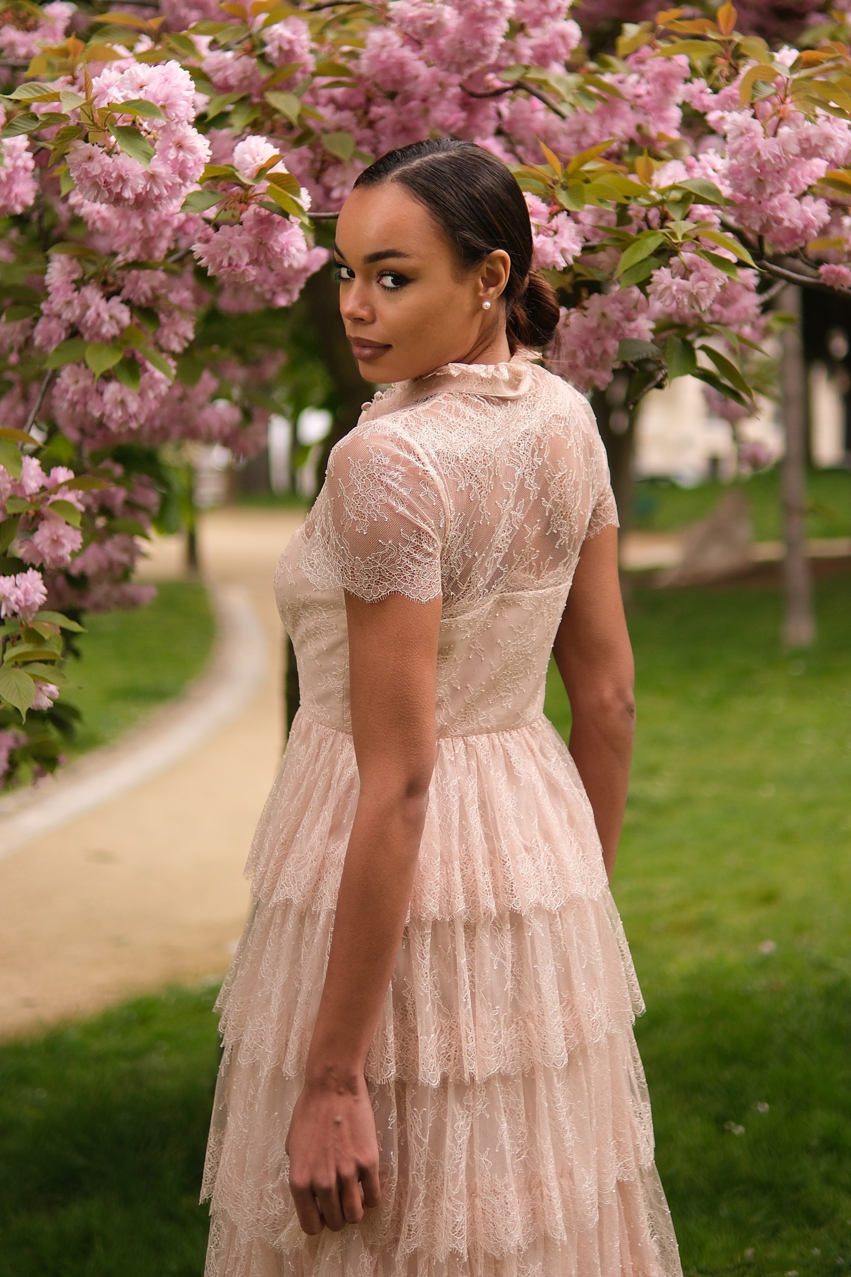 IMG_8911-2 Кружевное длинное платье шантильи с объемной юбкой и пуговицами