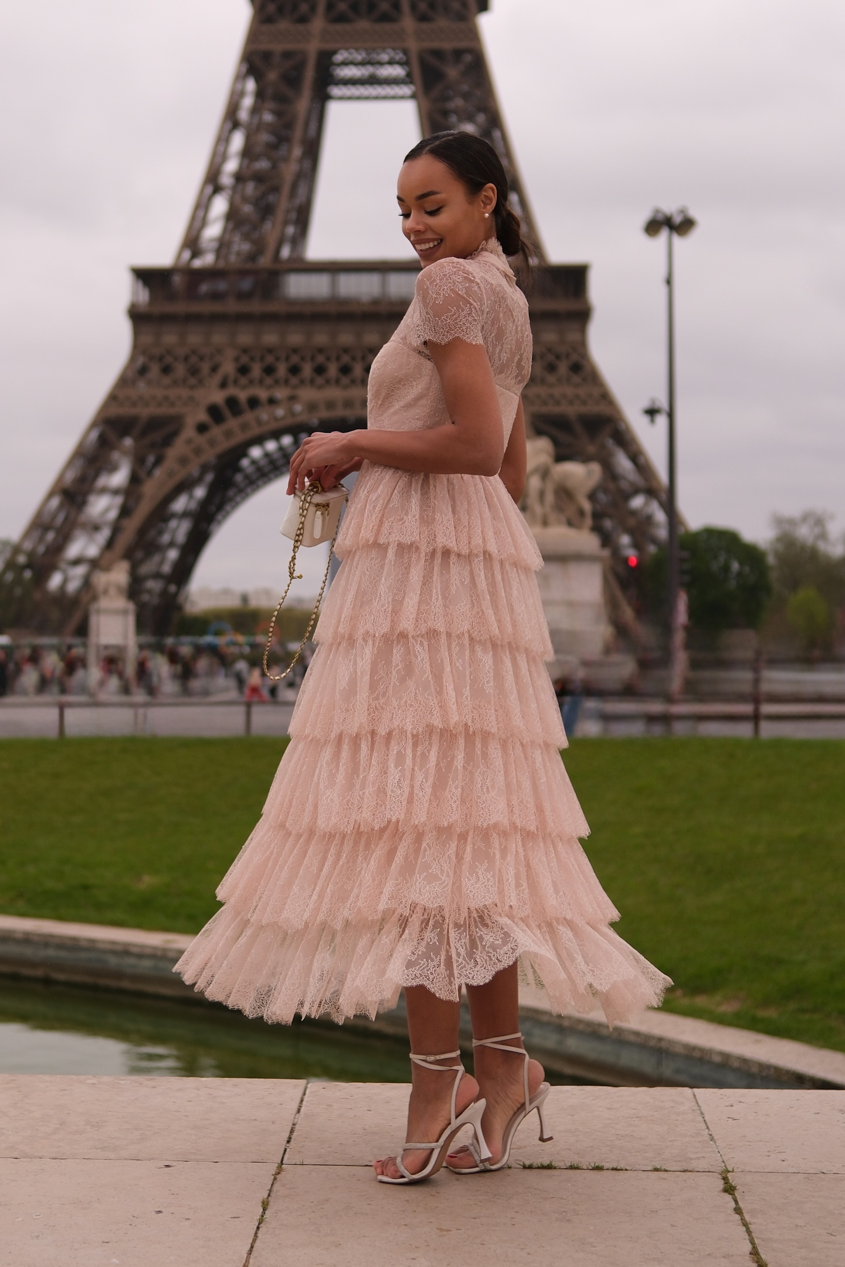 IMG_8914-2 Кружевное длинное платье шантильи с объемной юбкой и пуговицами