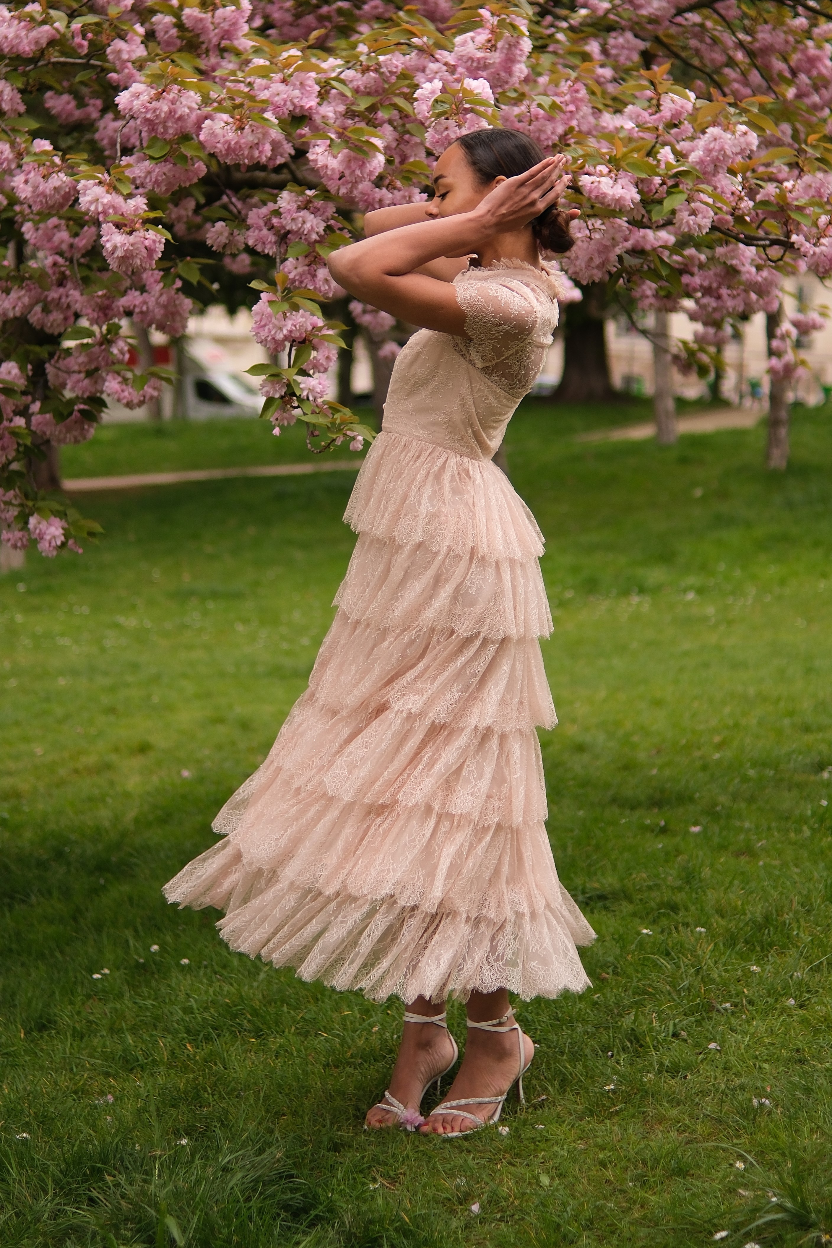 IMG_8918-2 Кружевное длинное платье шантильи с объемной юбкой и пуговицами