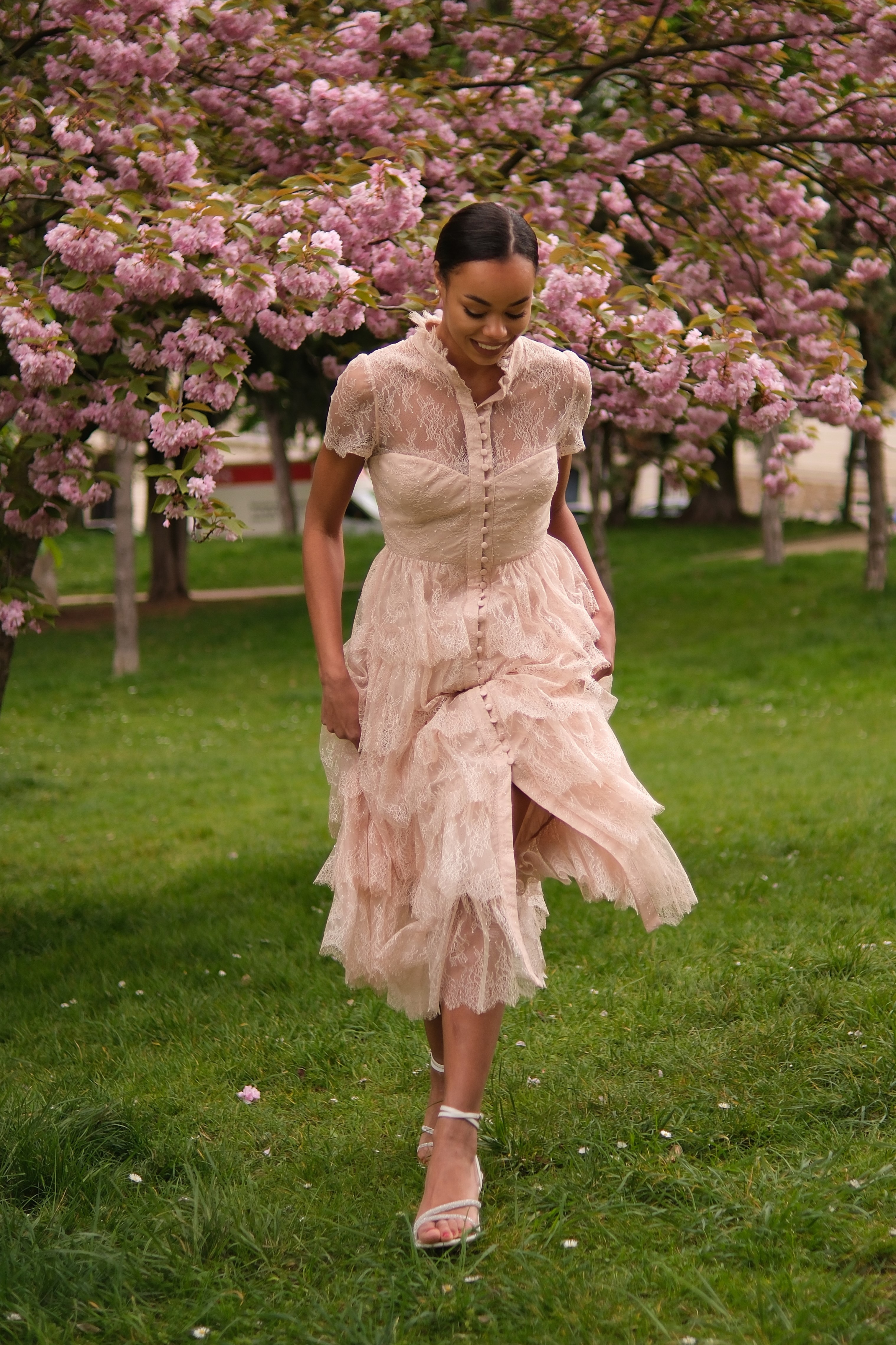 IMG_8927-2 Кружевное длинное платье шантильи с объемной юбкой и пуговицами