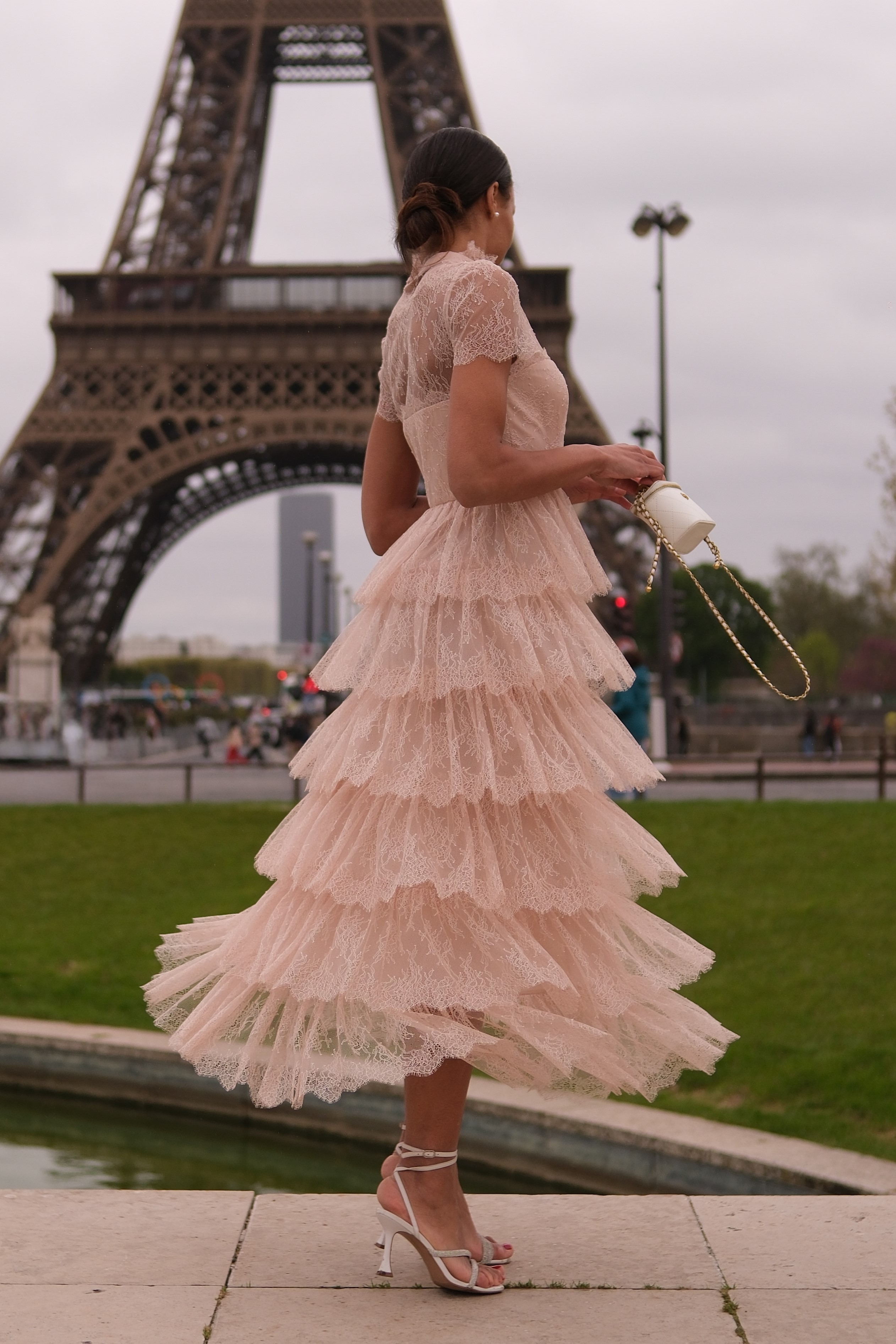 IMG_8932-2 Кружевное длинное платье шантильи с объемной юбкой и пуговицами