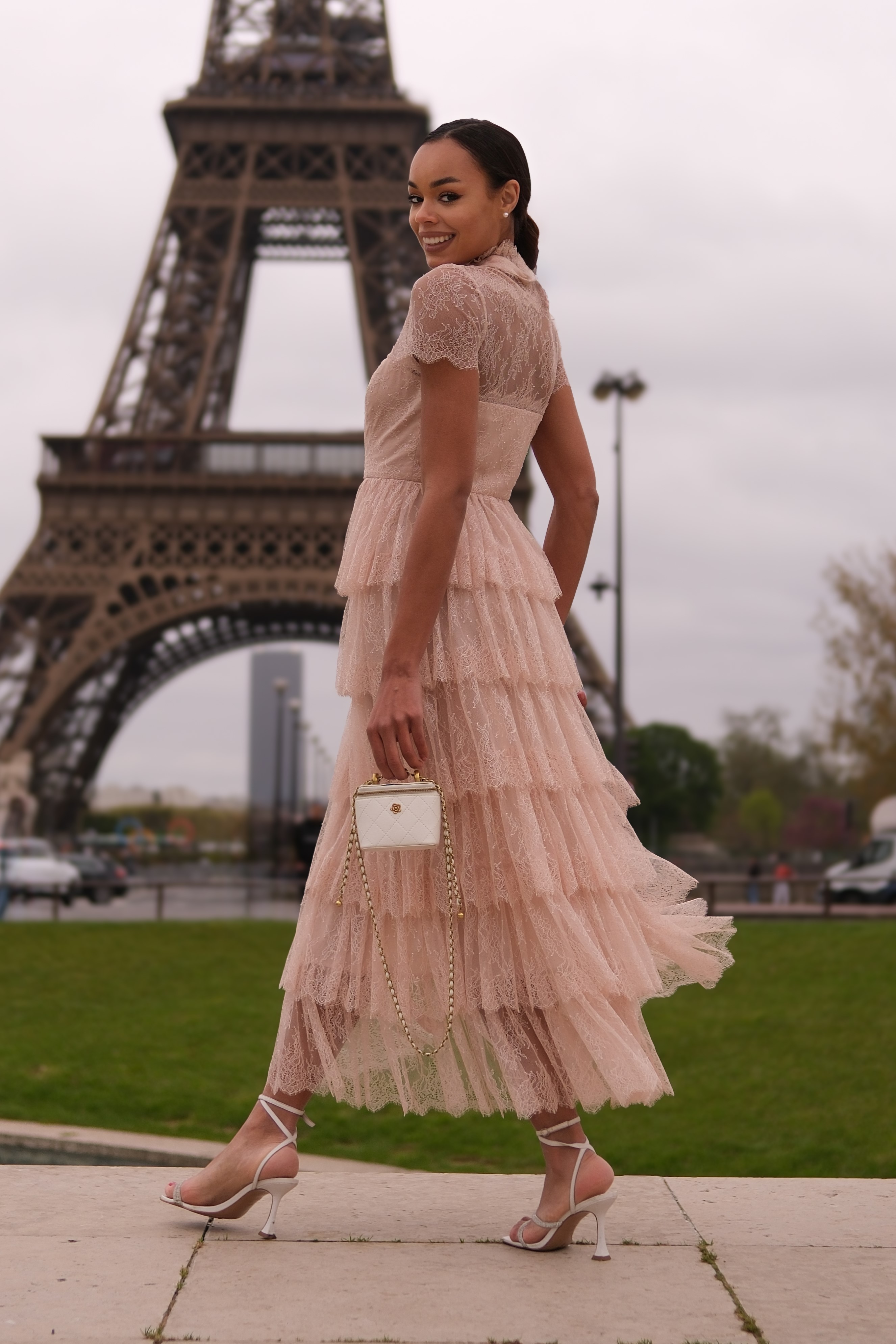 IMG_8939-2 Кружевное длинное платье шантильи с объемной юбкой и пуговицами